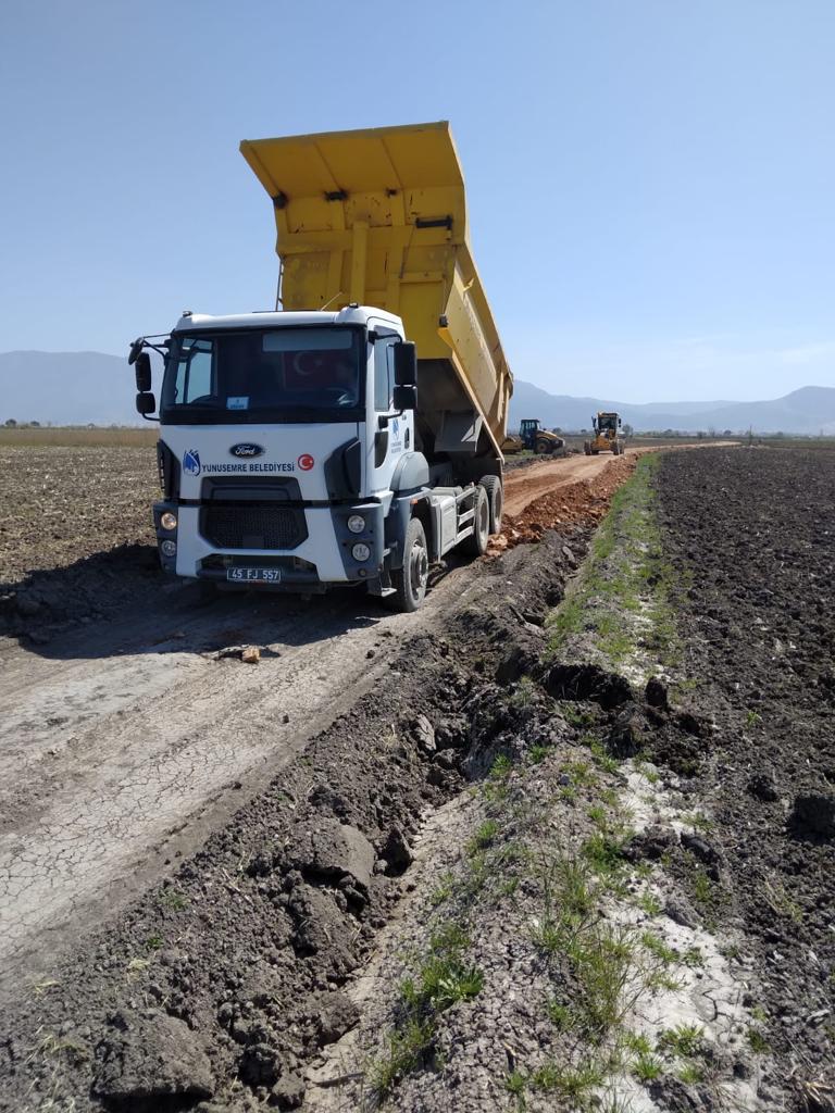 Yunusemre Belediyesi, Göksu Ovasında üreticilerin tarla ve bağlarına rahat ulaşabilmesi