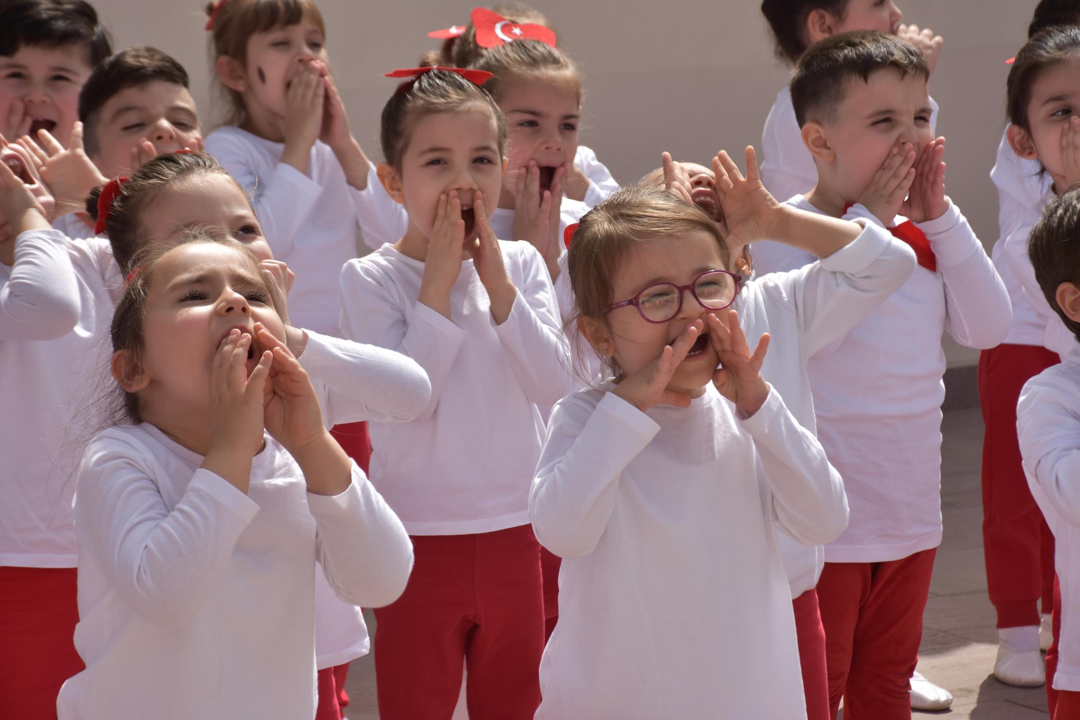 Şehzadeler Belediyesi Kreşi ve Gündüz Bakım Evi’nde eğitim gören öğrenciler,