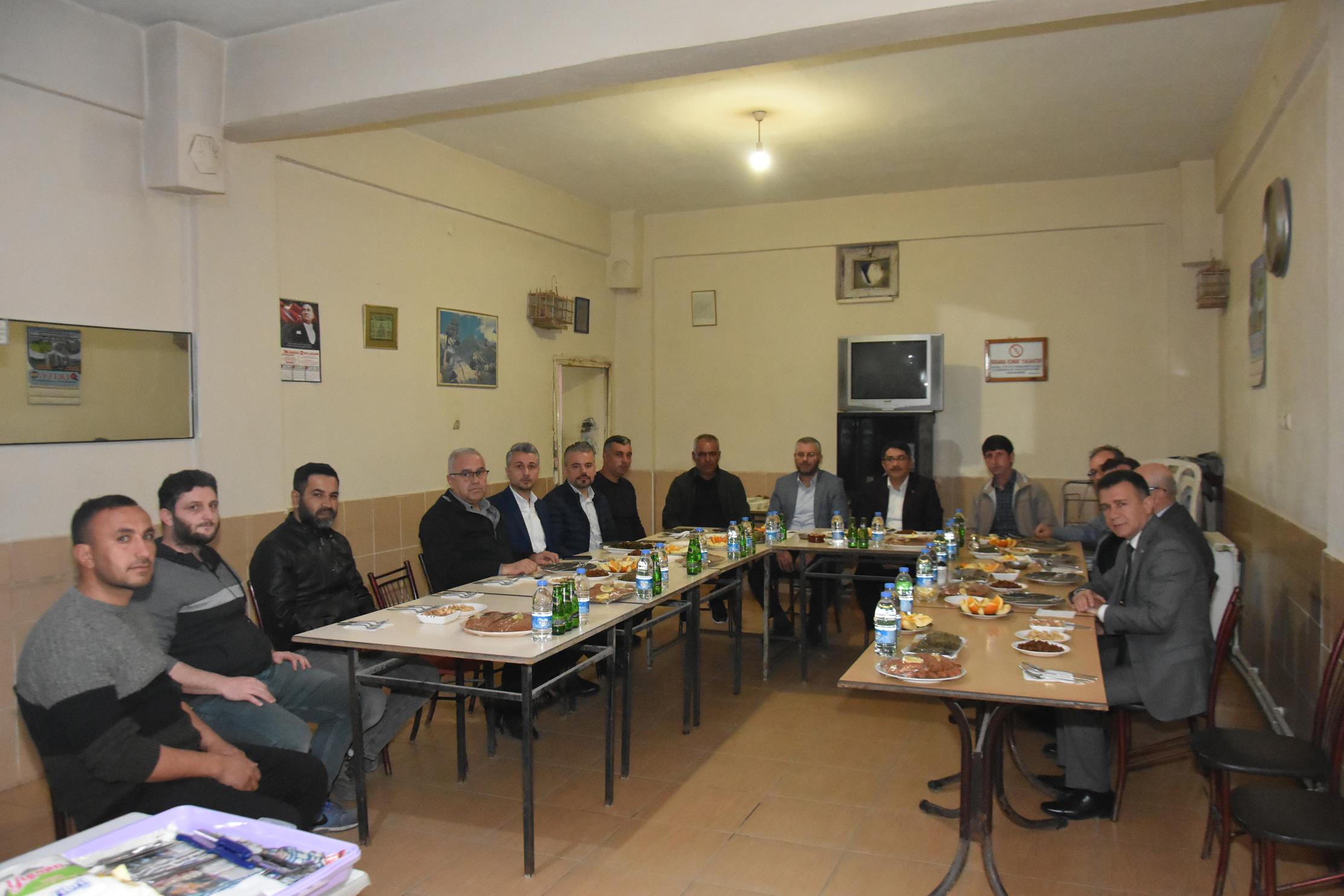 Şehzadeler Belediye Başkanı Ömer Faruk Çelik, Yukarıçobanisa Mahalle Muhtarı Cemil