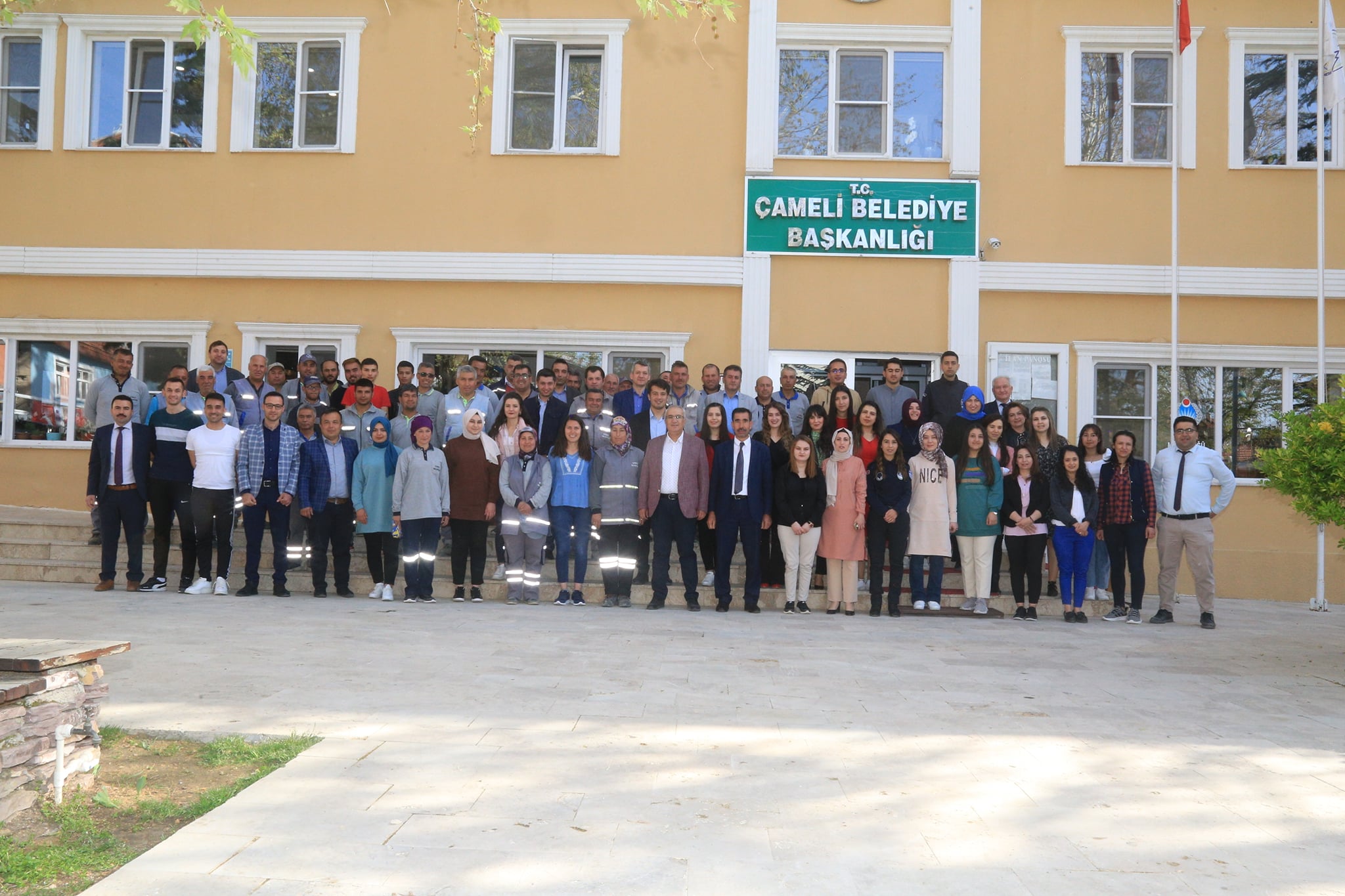ÇAMELİ BELEDİYESİNDE BAYRAMLAŞMA MERASİMİ Ramazan Bayramı öncesindeki son iş gününde Çameli Belediye Başkanı Cengiz