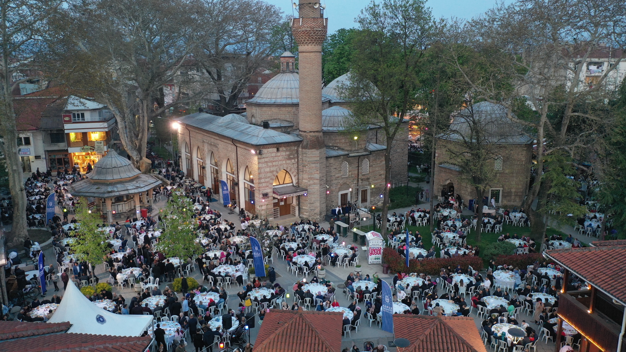  Bursa Büyükşehir Belediyesi’nin İnegöl’de düzenlediği iftar programı kapsamında, tarihi İshakpaşa