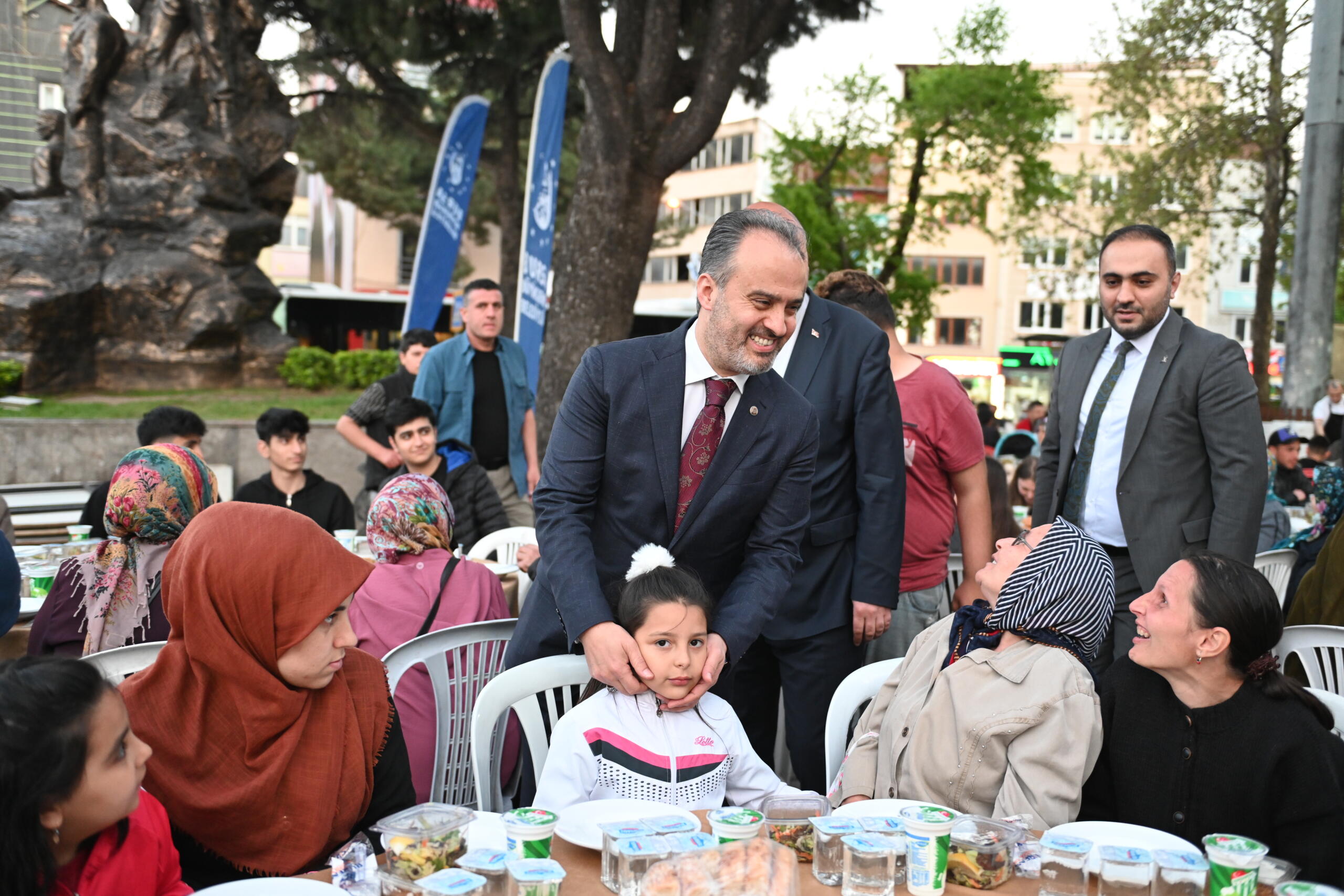 Ramazan ayının manevi iklimini Bursa’nın geneline yayan Bursa Büyükşehir Belediyesi,