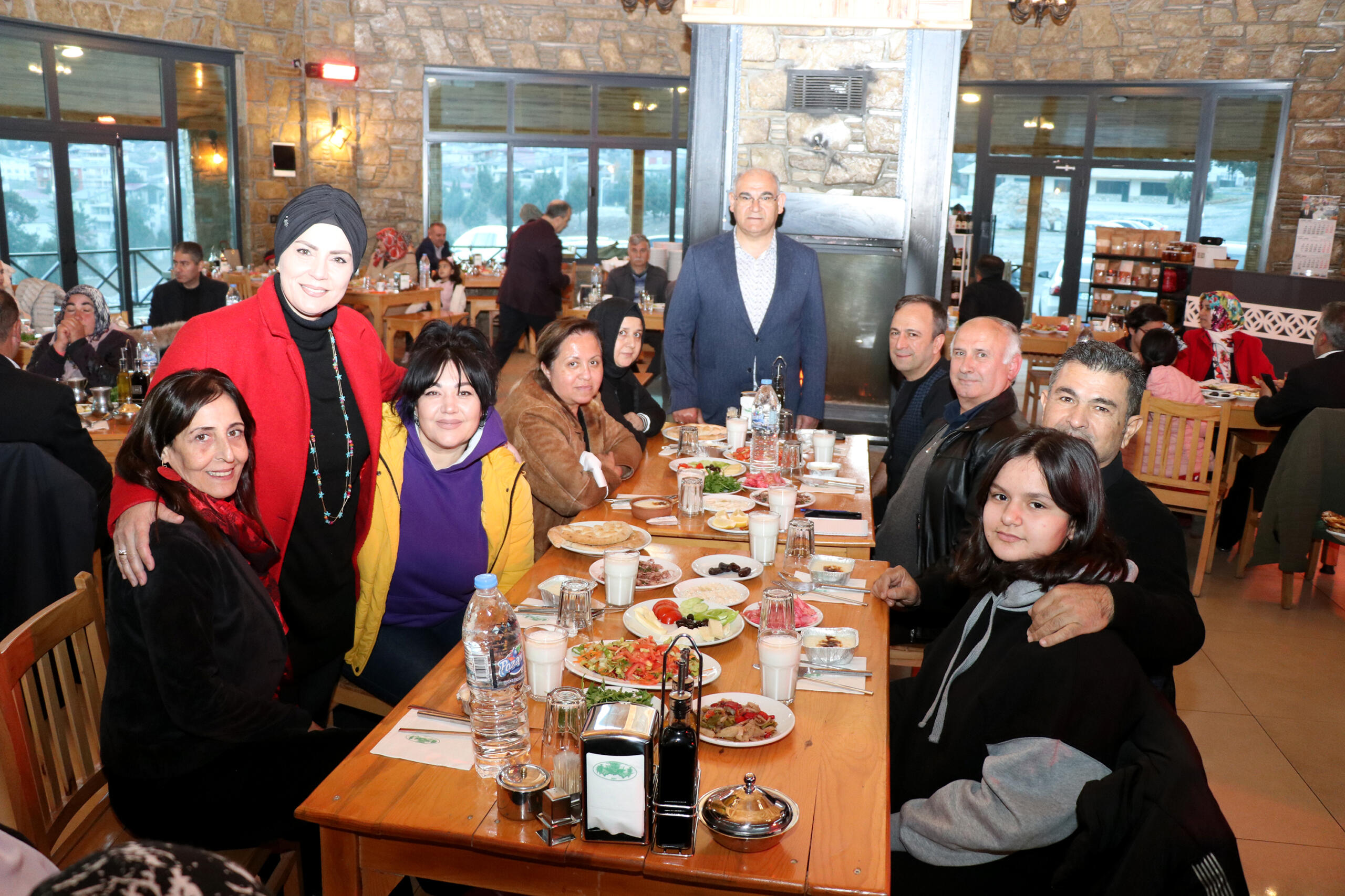 Pozantı Belediye Başkanı Mustafa Çay, belediye meclis üyeleri ve mahalle