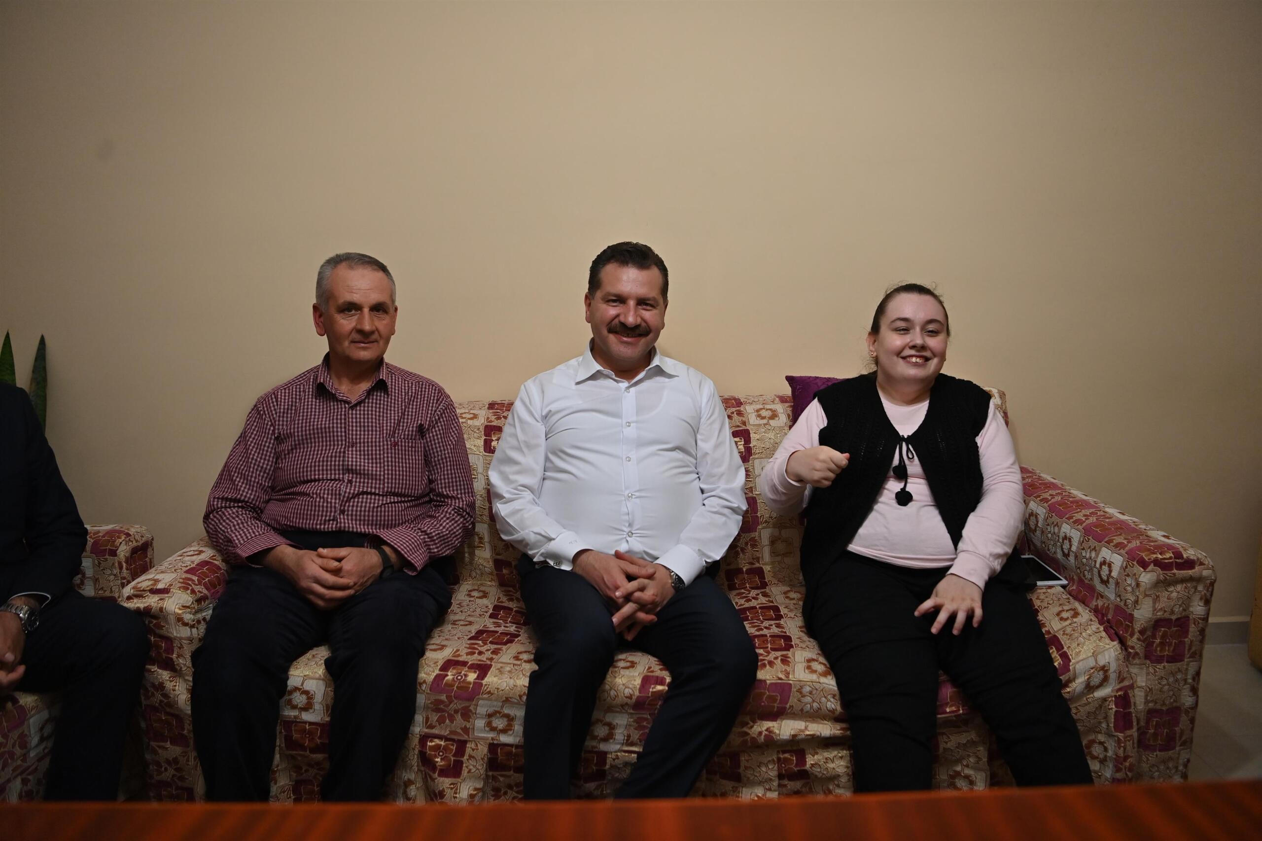 Balıkesir Büyükşehir Belediye Başkanı Yücel Yılmaz’ın evinde ziyaret ettiği kas