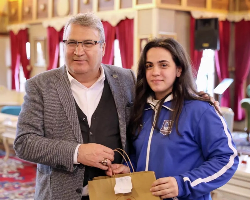 Yunusemre Belediyespor’un milli judocusu Sümeyye Kaya, Slovakya’da yapılacak Avrupa Gençlik