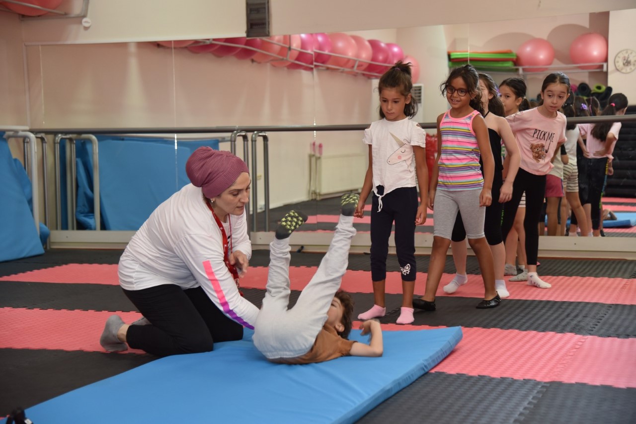 Yunusemre Belediyesi Yaz Okulları eğitimleri kapsamında Uncubozköy Hanımlar Lokali’nde, 5