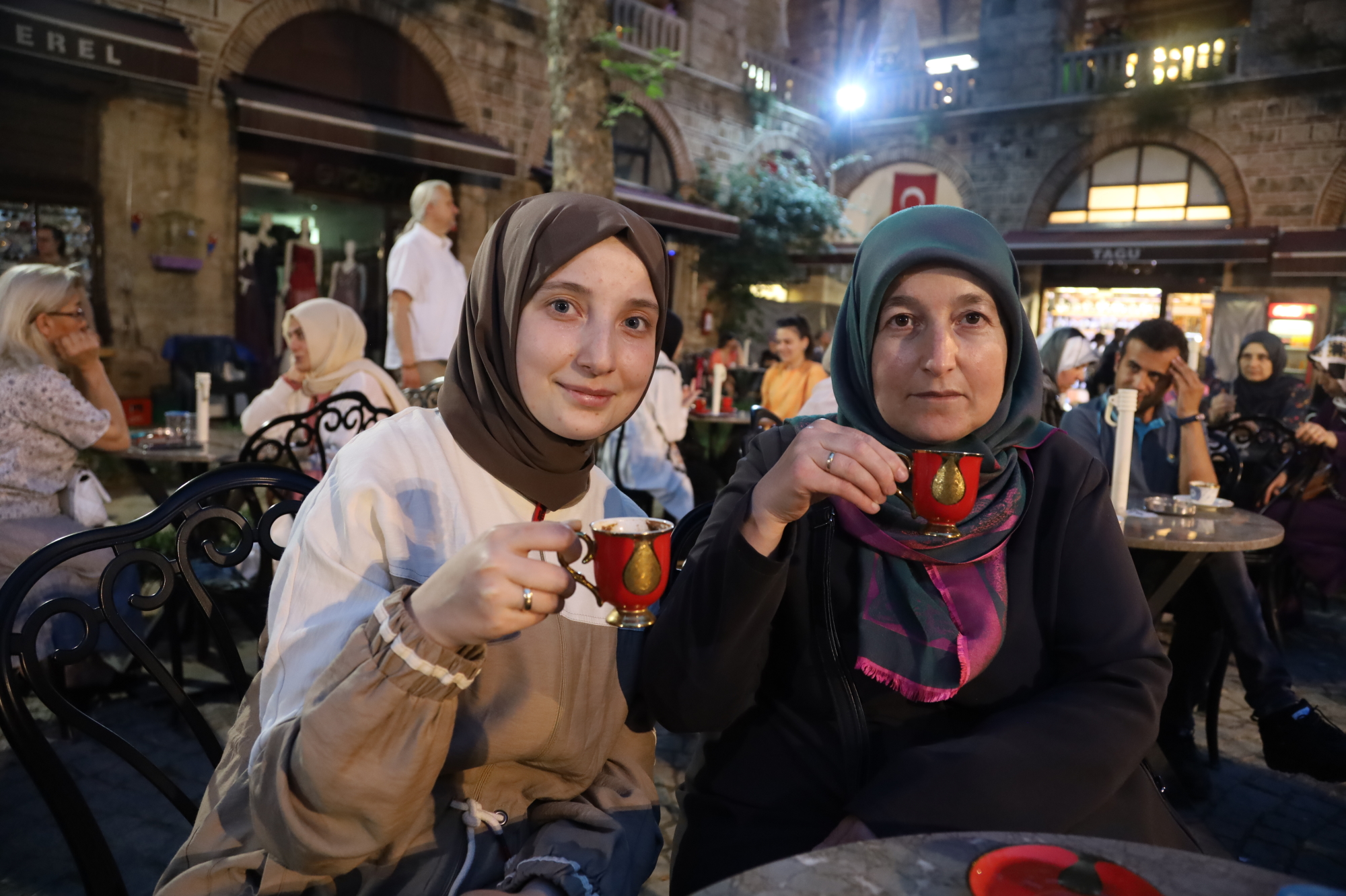 Bursa Büyükşehir Belediyesi tarafından düzenlenen kahve sohbetleri gecesi, Bursalılara 6
