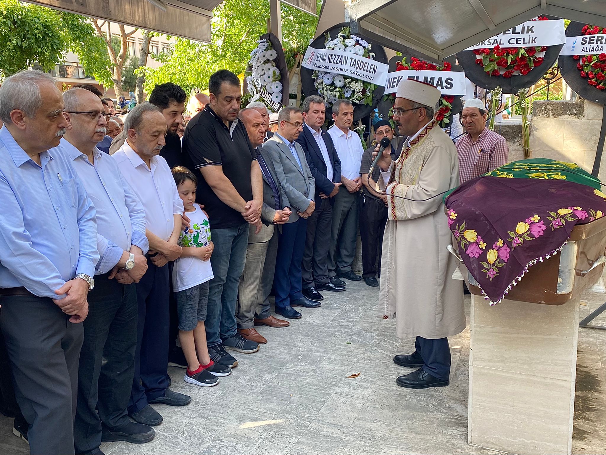 2004-2009 dönemi Bergama Belediye Başkanı Raşit Ürper’in vefat eden eşi