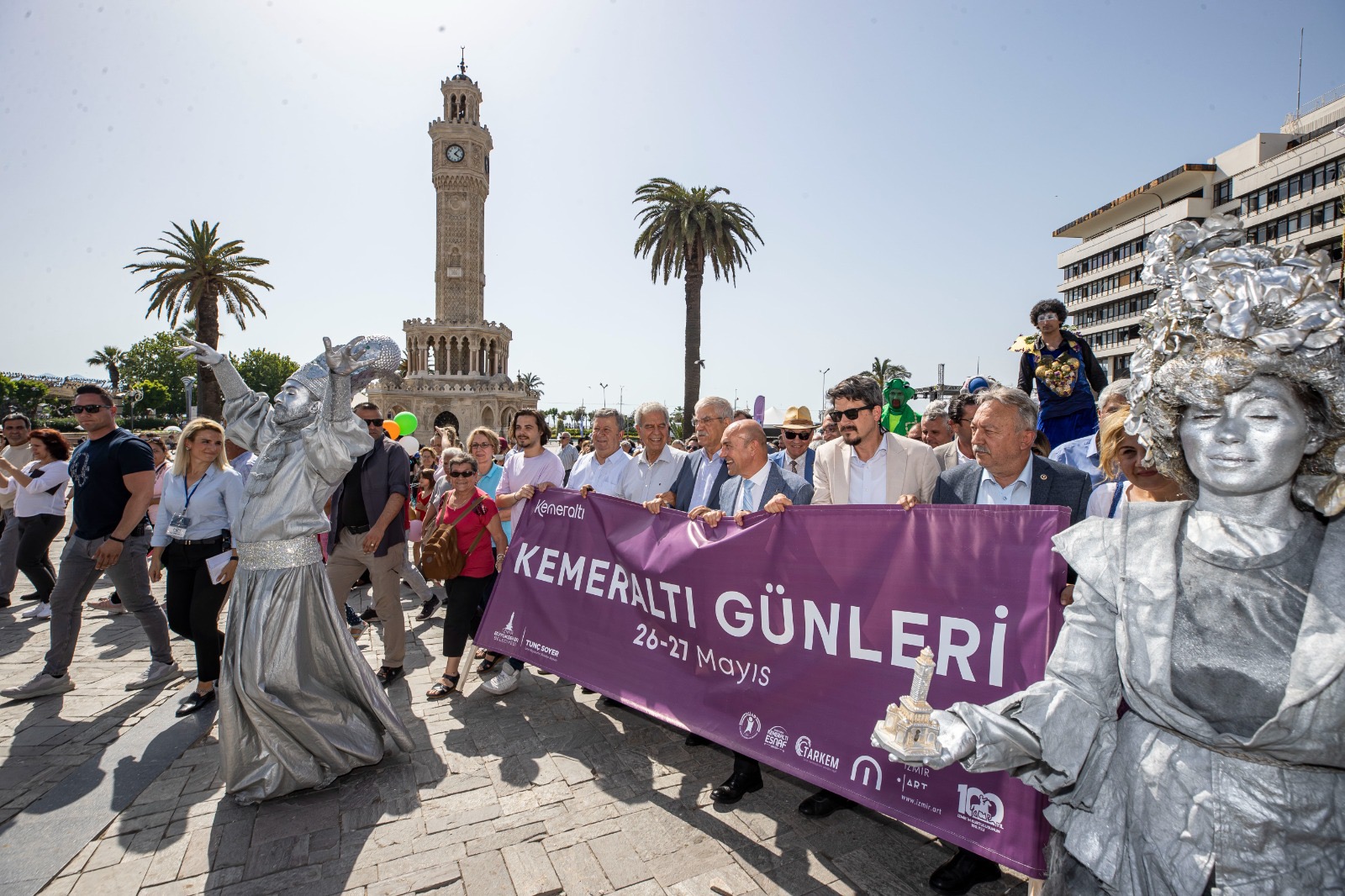 İzmir Büyükşehir Belediyesi tarafından İzmir’in kalbi tarihi Kemeraltı Çarşısı’nın tanıtılması