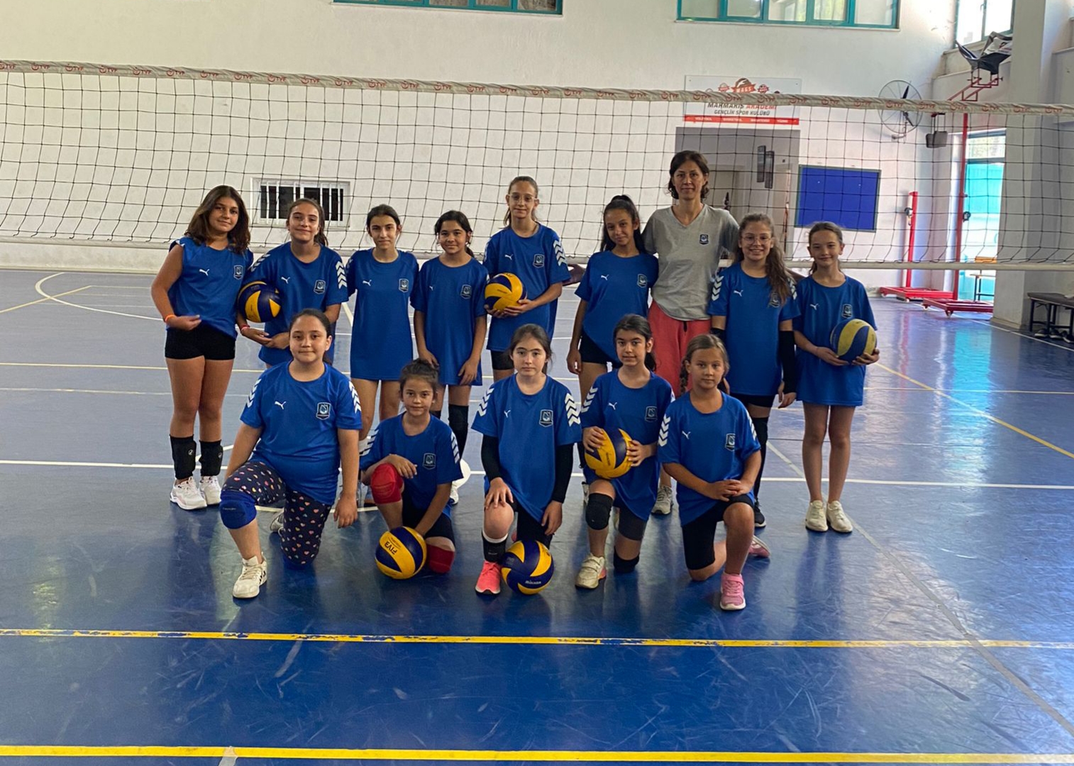 Yunusemre Belediyespor’un kız voleybolcuları, 2022-2023 sezonuna Marmaris’te hazırlanıyor. Yunusemre Belediyespor