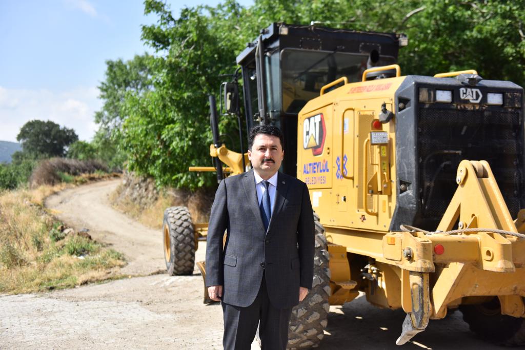 Altıeylül Belediyesi Fen İşleri Müdürlüğü’ne bağlı ekipler kırsal mahallelerde bulunan