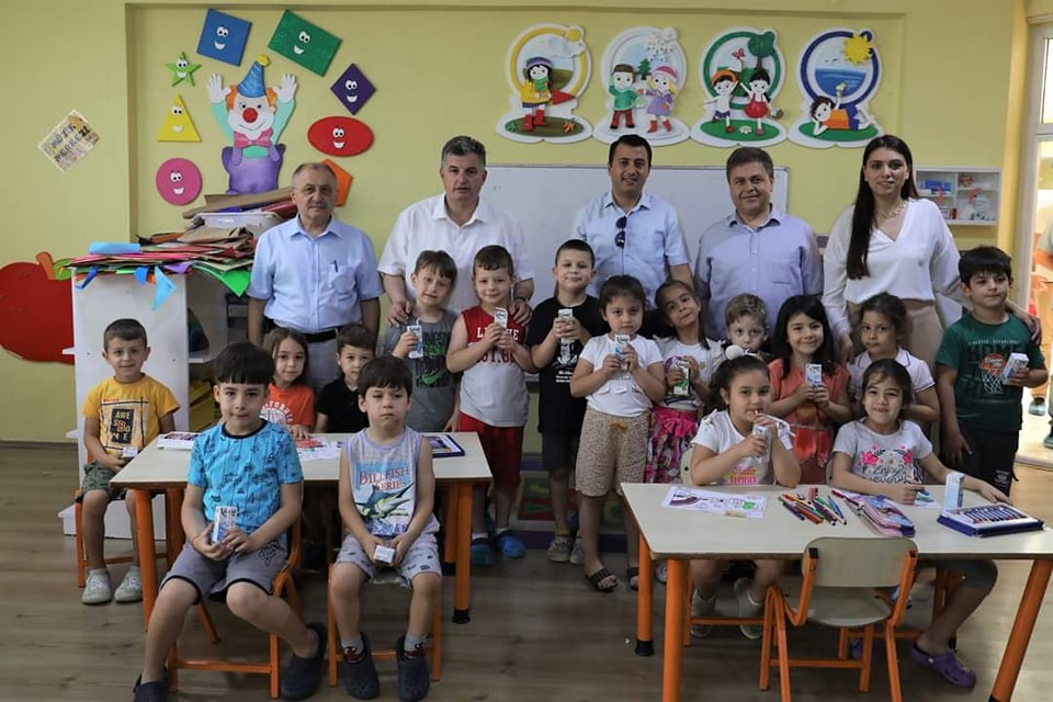 Dünya süt günü etkinlikleri kapsamında Kınık’ta Anaokulu öğrencileriyle kutlama programı