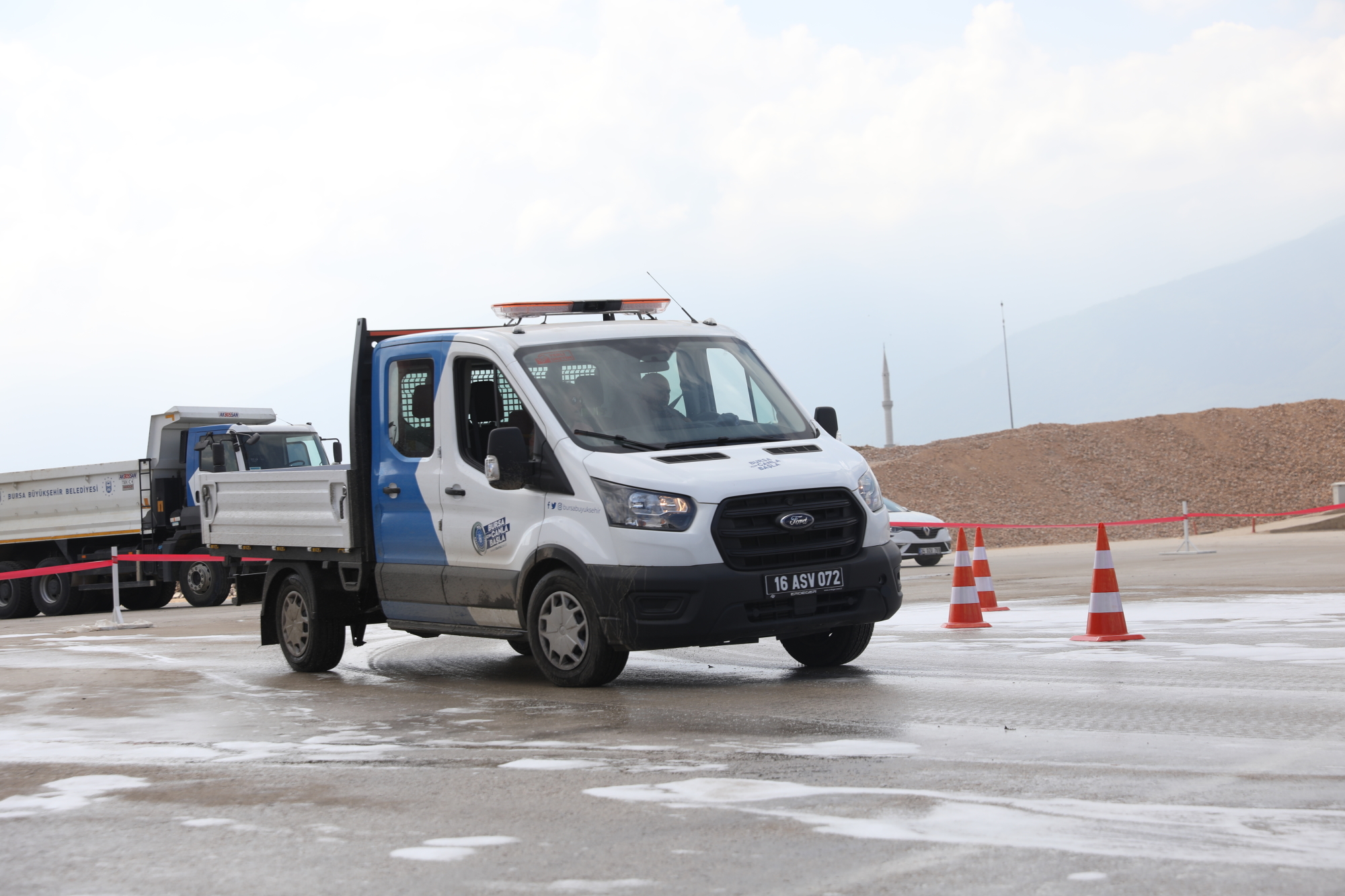 Bursa Büyükşehir Belediyesi bünyesinde 24 saat esasıyla çalışan ve uzun
