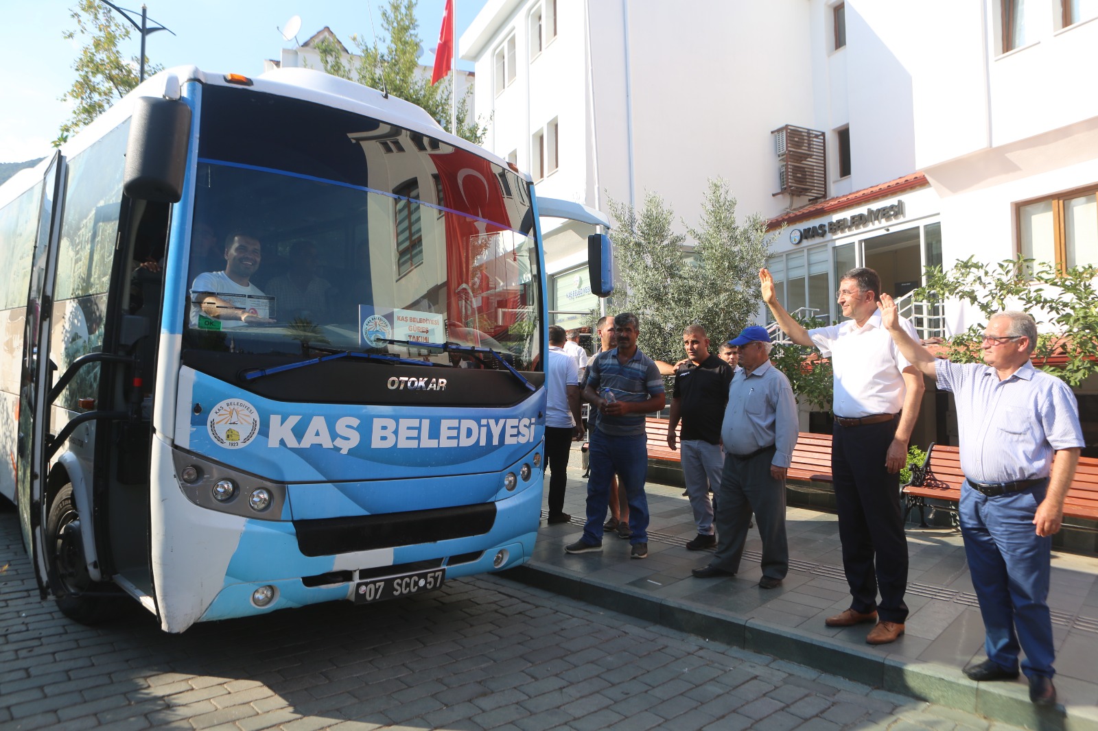 Kaş Belediye Spor güreş takımı Edirne’ye uğurlandı Kaş Belediye Spor güreş takımı, 661. Tarihi Kırkpınar Yağlı Güreşlerine