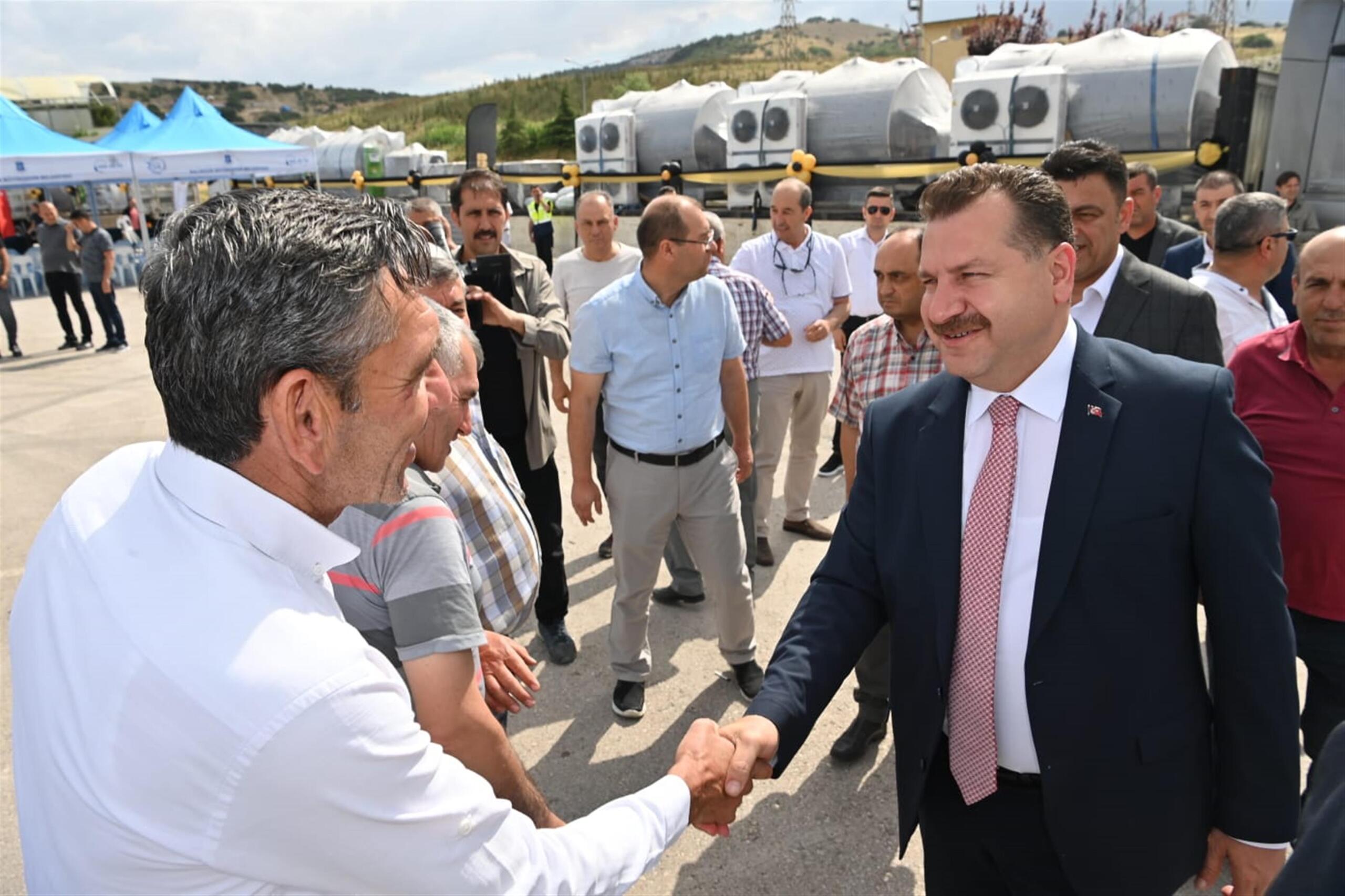 BBB’den süt üreticilerine    yaklaşık 4 milyon destek — Büyükşehir’den süt