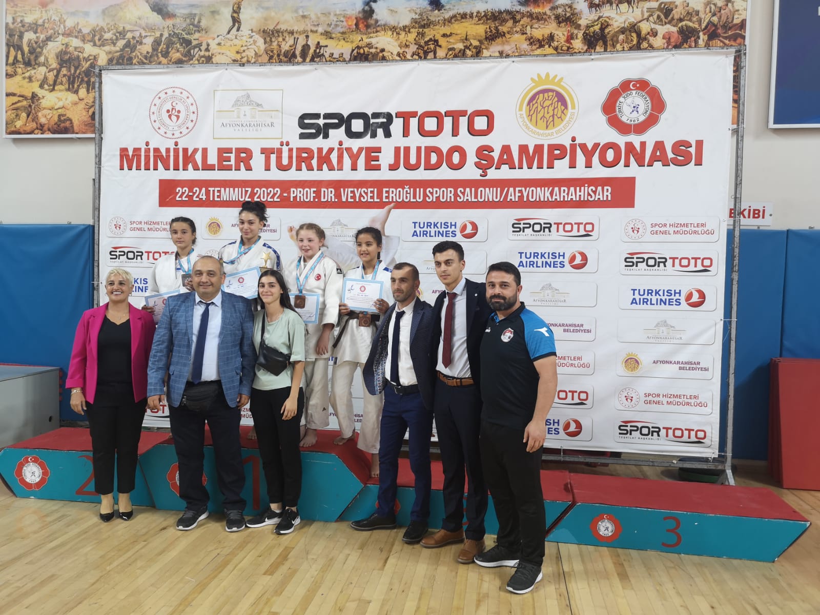 Yunusemre Belediyespor’un judocusu İkra Üzüm, Afyonkarahisar’da düzenlenen Minikler Türkiye Judo