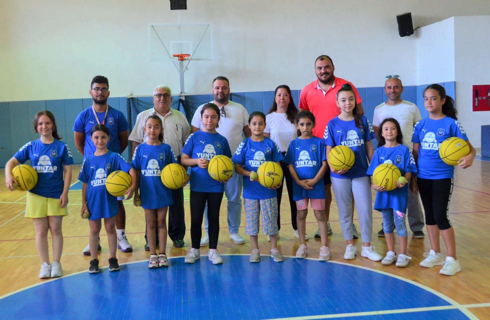 Yaz spor okulunu 15 branşta sürdüren Yunusemre Belediyespor’un basketbol kursları