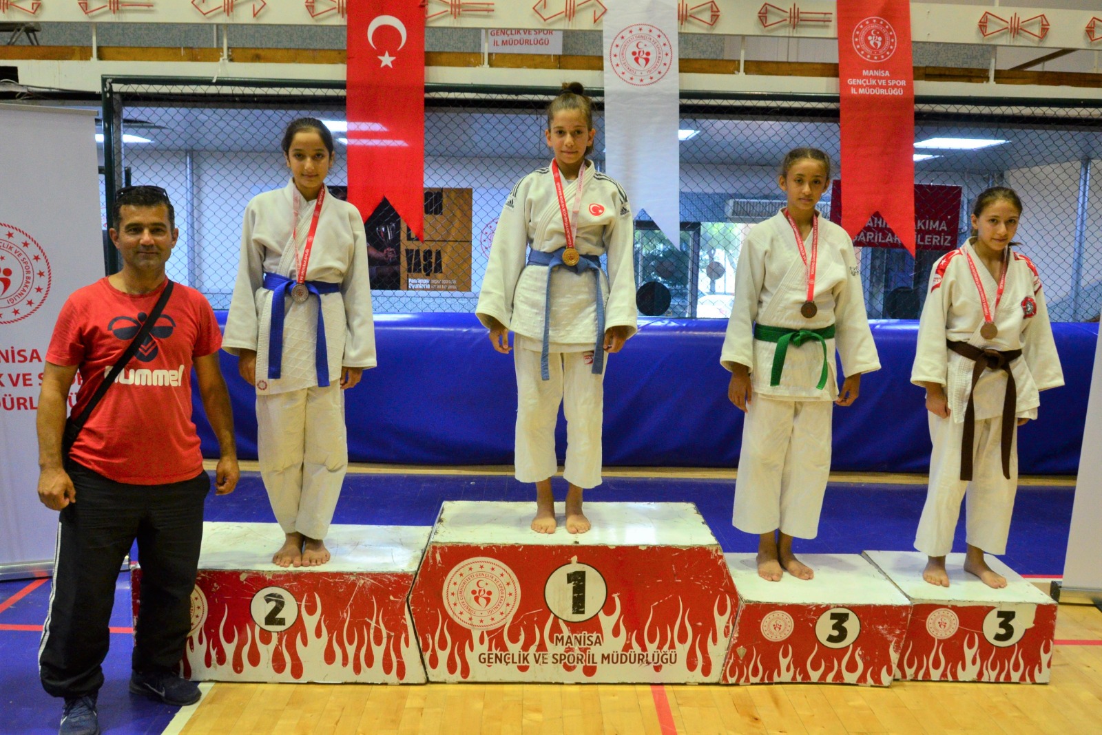 Yunusemre Belediyespor’un minik judocuları, Minikler Judo İl Birinciliğinde 15 madalya