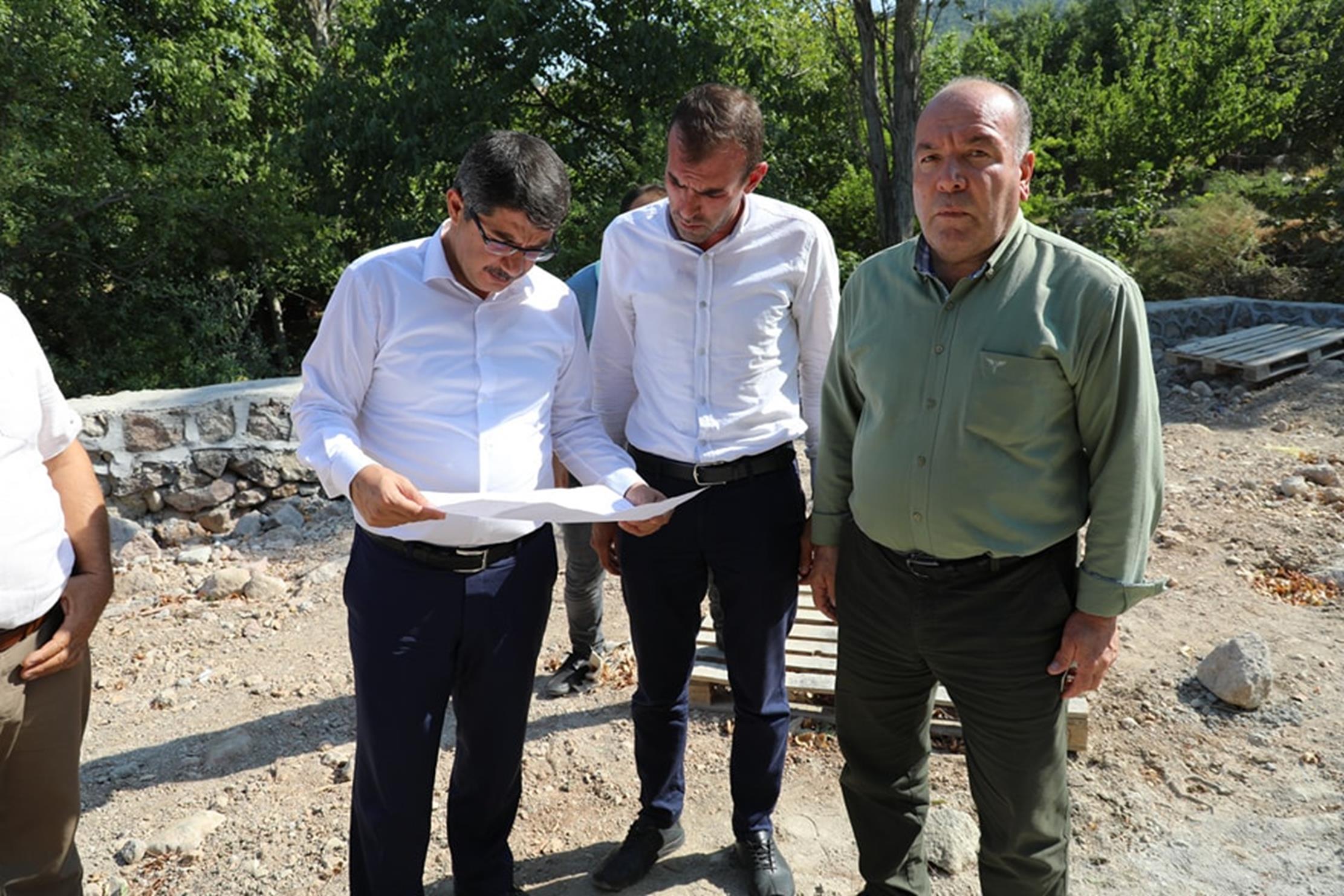 Şehzadeler Belediye Başkanı Ömer Faruk Çelik, Sancaklıuzunçınar  Mahallesi’nde yapım çalışmaları 
