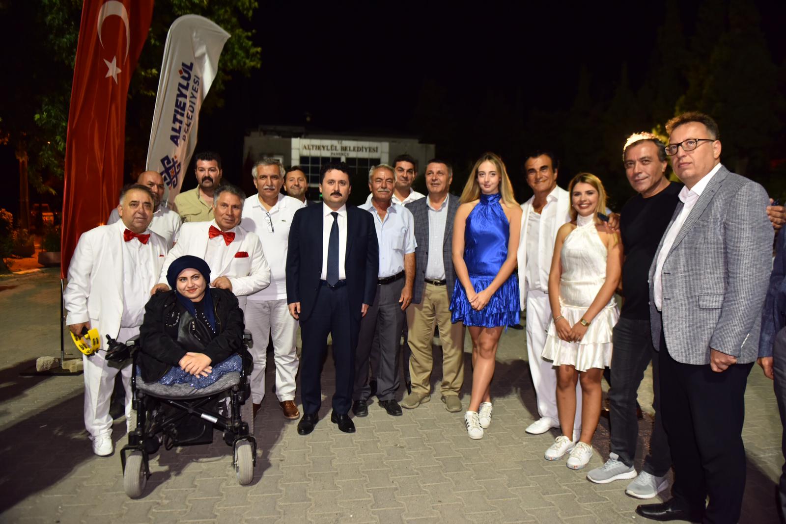 Altıeylül Belediyesi Altıeylül Kırsal Mahalle Sinema Günleri ile Yeşilçam klasiklerini