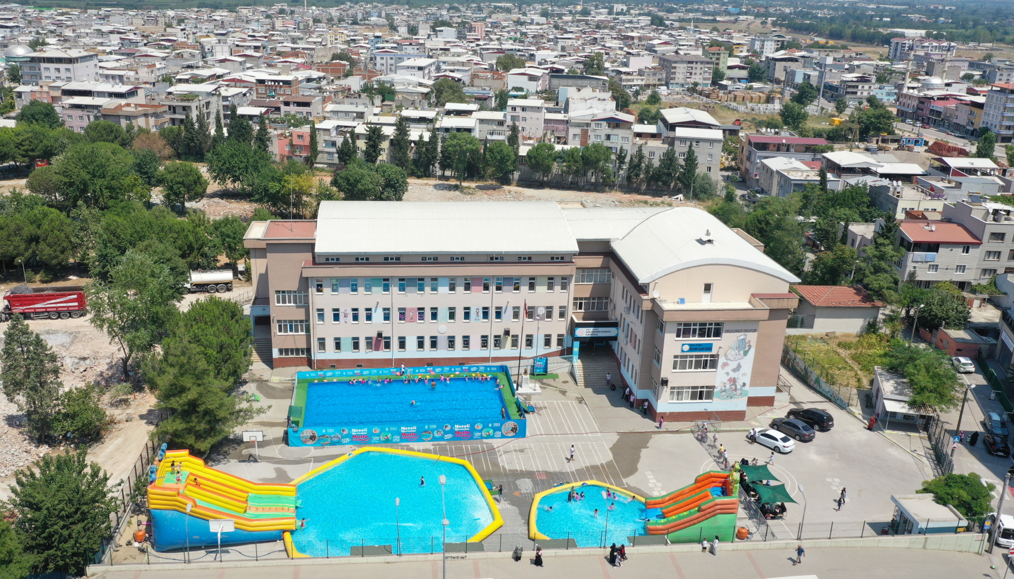 Bursa Büyükşehir Belediyesi, ‘Neşeli Havuzlar Mutlu Çocuklar’ projesi kapsamında kurduğu