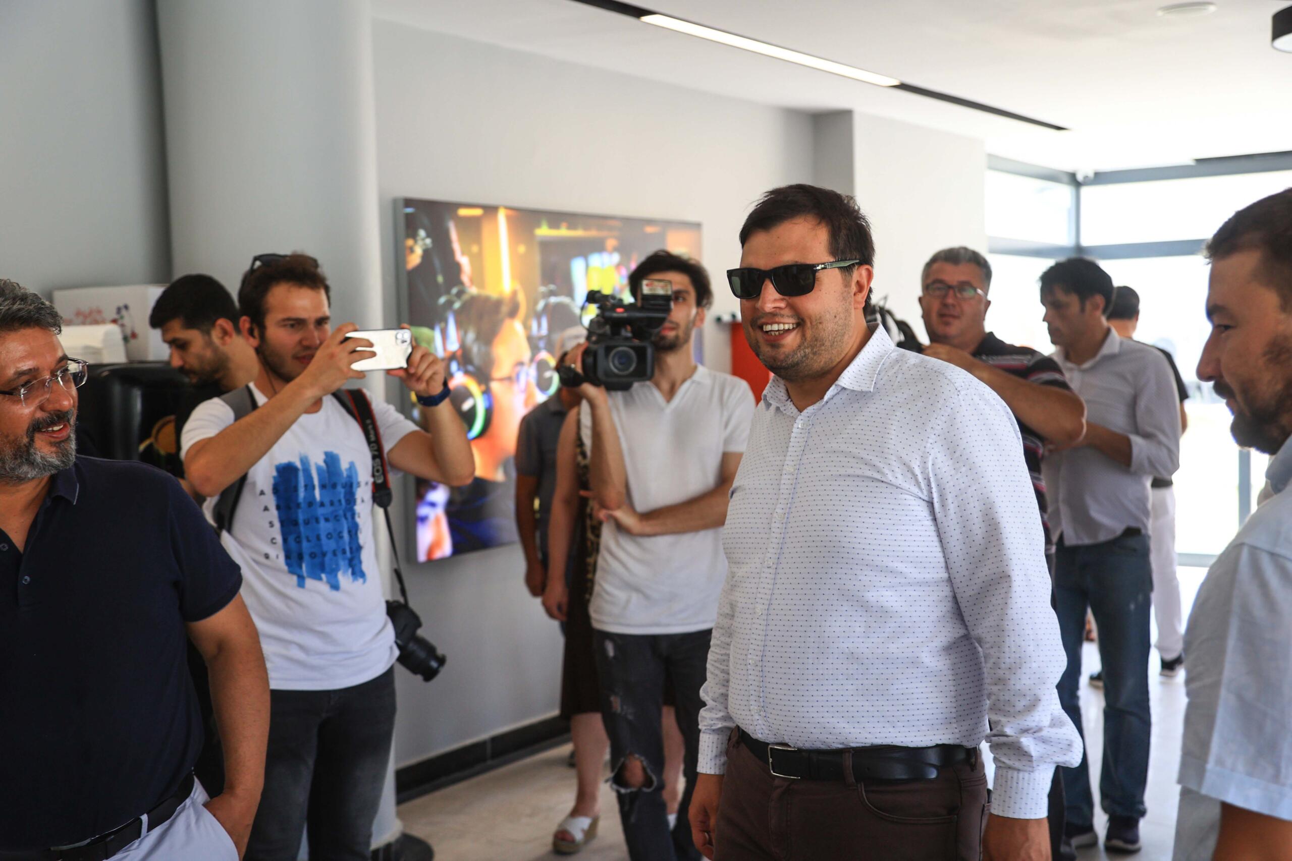 “REHBER BAŞKAN OLDU GÖZLEMCİ BASIN” Başkan Çakın çalışmaları bu kez basın mensuplarıyla incelediAK Parti Uşak