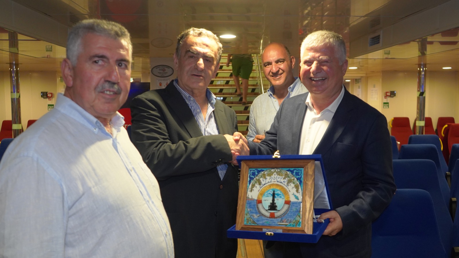 İzmir Büyükşehir Belediyesi İZDENİZ Genel Müdürlüğü’nün Midilli’nin Plomari kasabasına başlattığı