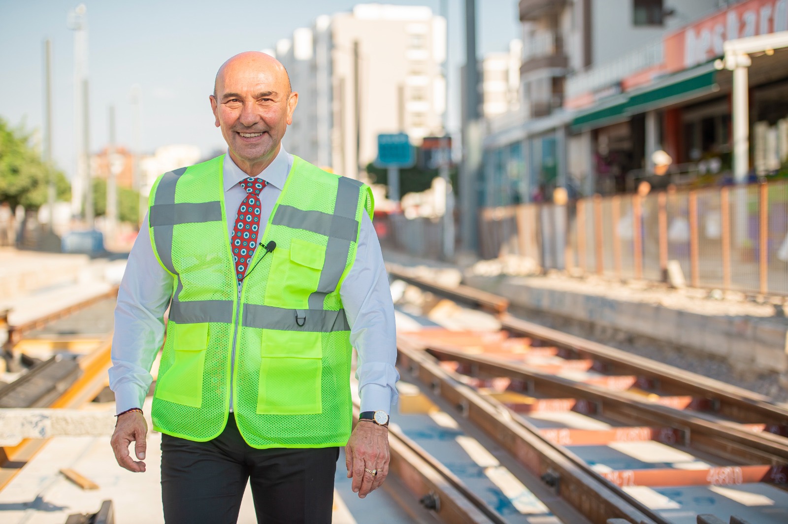 İzmir Büyükşehir Belediye Başkanı Tunç Soyer yapımı süren Çiğli Tramvayı