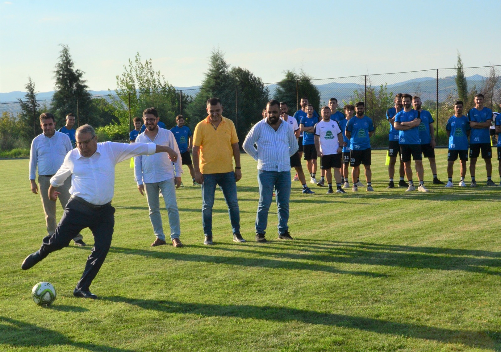 Yunusemre Belediyespor, 2022 – 2023 Futbol Sezonu’nun ilk antrenmanını yaptı.