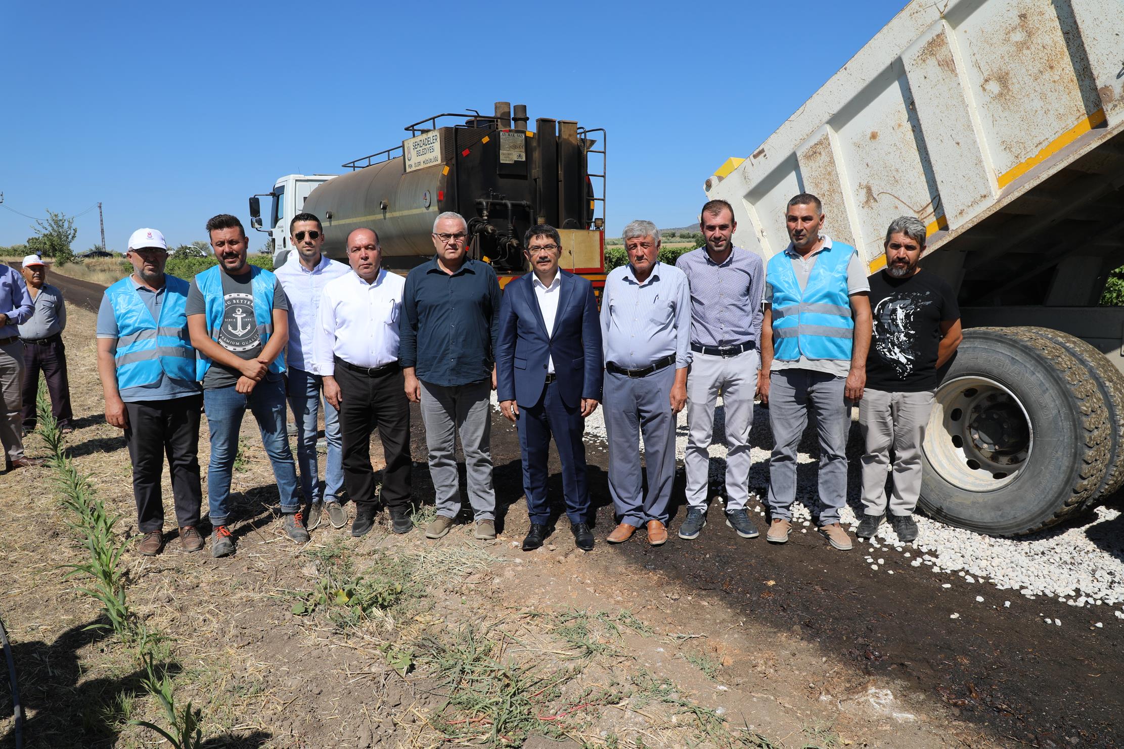 Manisa ovasında üreticilerin rahat ulaşımı için geçtiğimiz yıl 105 km