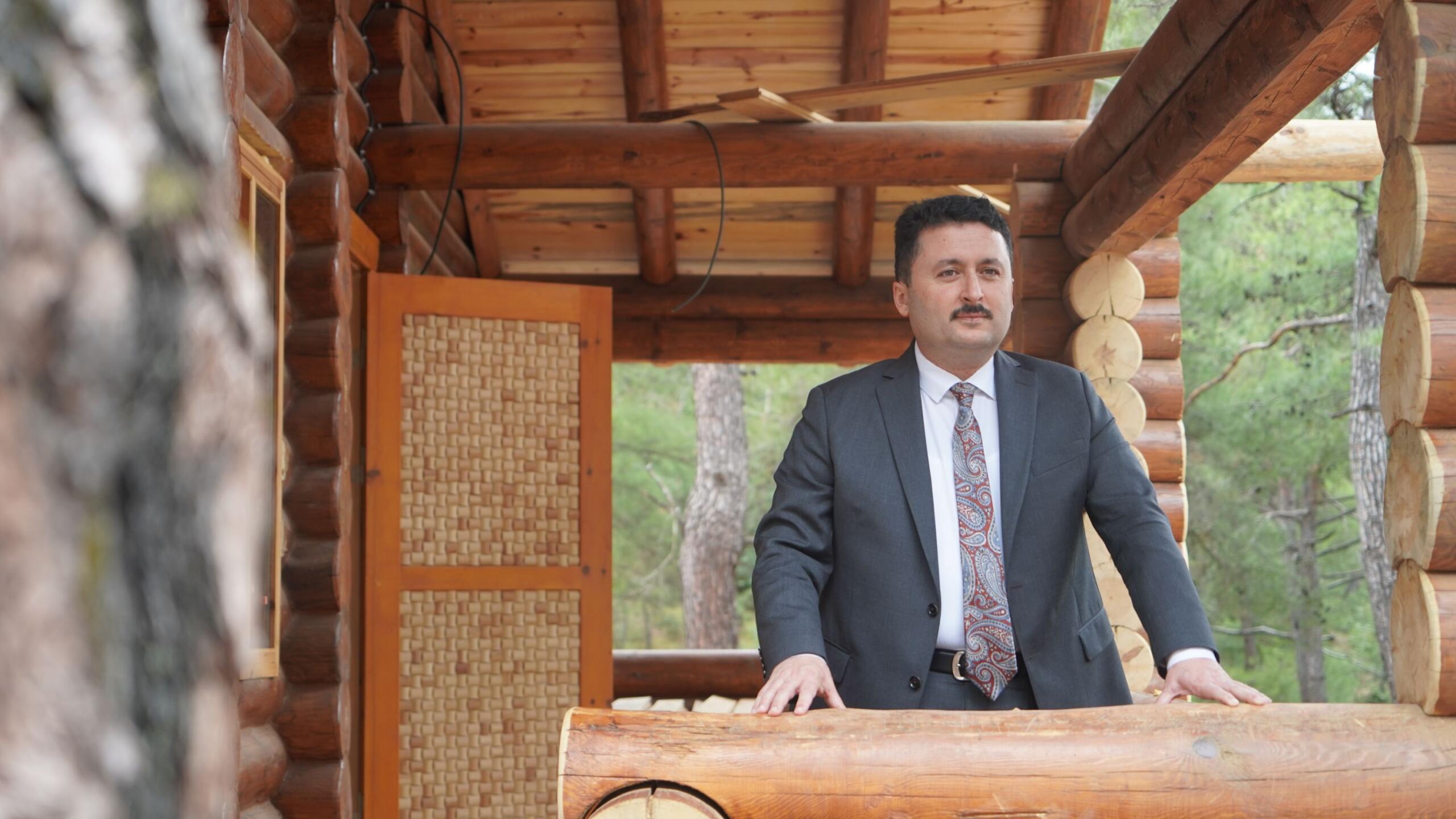 Altıeylül Belediye Başkanı Hasan Avcı, Konakpınar Mahallesi’nde özellikle gençlere hizmet
