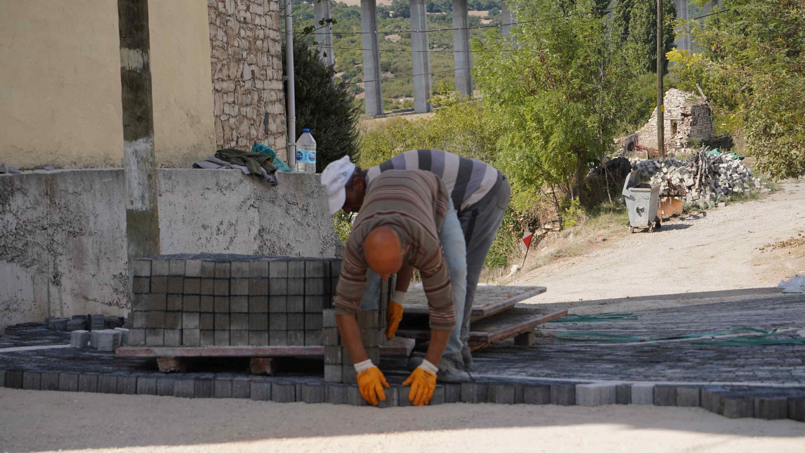 Altıeylül Belediyesi Fen İşleri Müdürlüğü’ne bağlı saha ekipleri Balıklı, Kirazpınar,