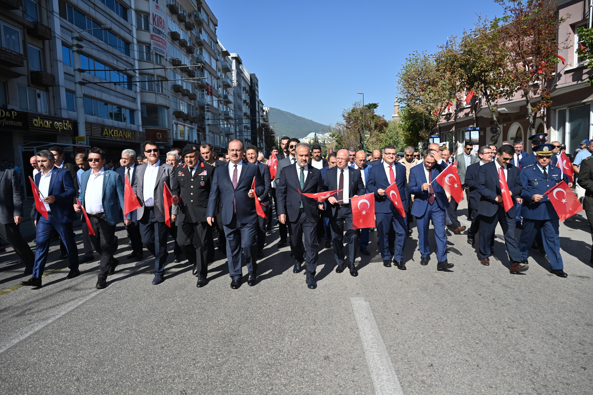 Bursa’nın düşman işgalinden kurtuluşunun 100’üncü yıldönümü, şehirde coşkuyla kutlandı. Kurtuluşun