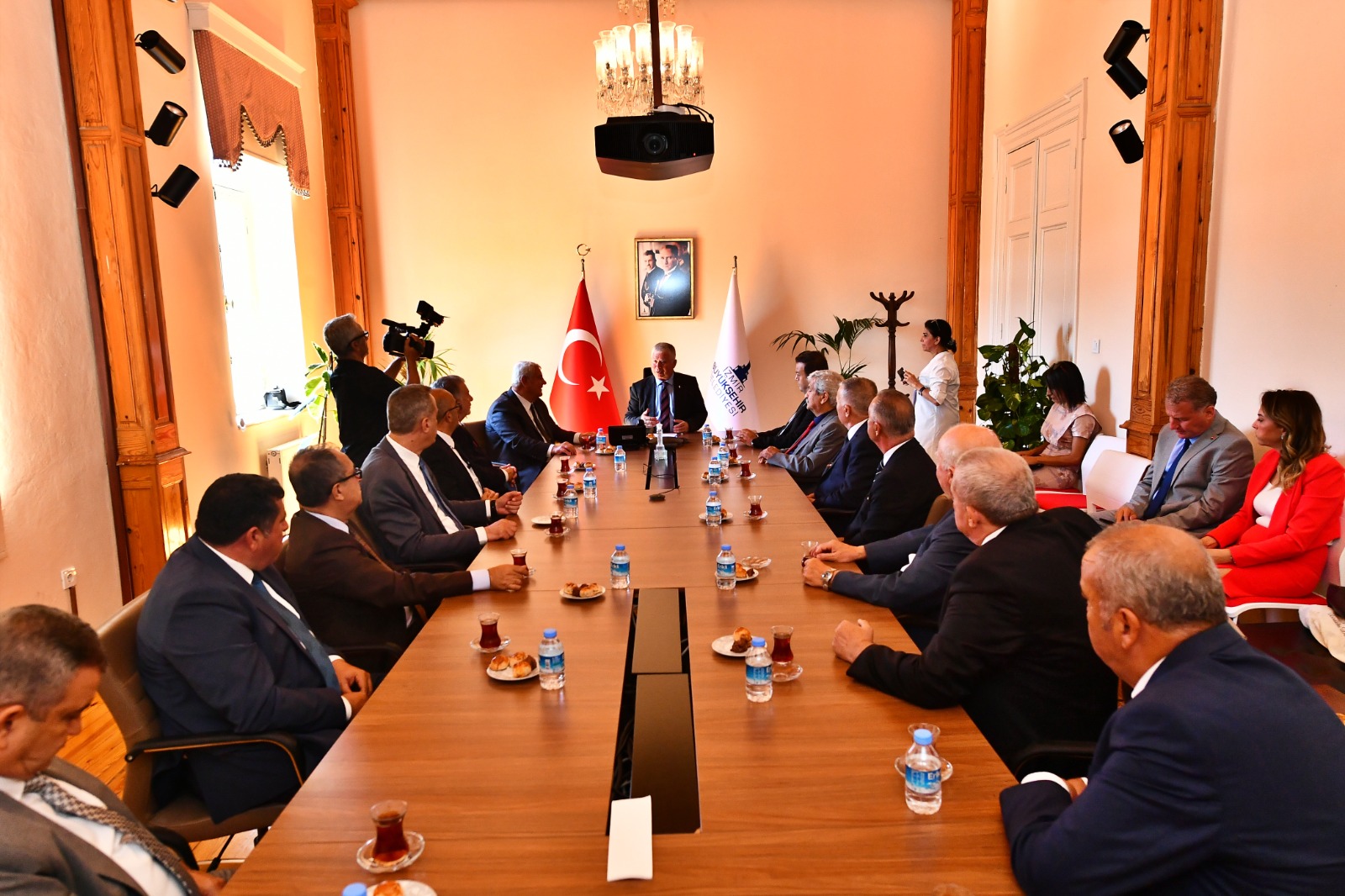 İzmir Esnaf ve Sanatkârlar Odaları Birliği Başkanı Zekeriya Mutlu ve