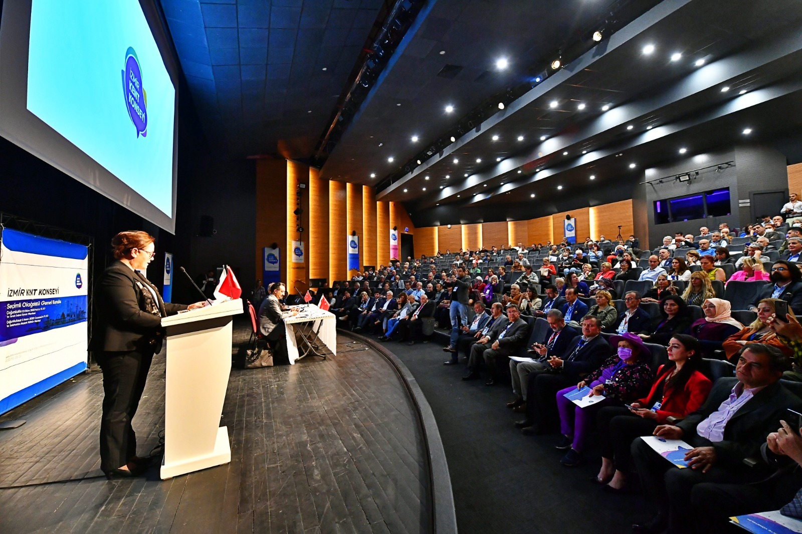 İzmir Kent Konseyi Başkanı Prof. Dr. Adnan Akyarlı’nın hayatını kaybetmesinin