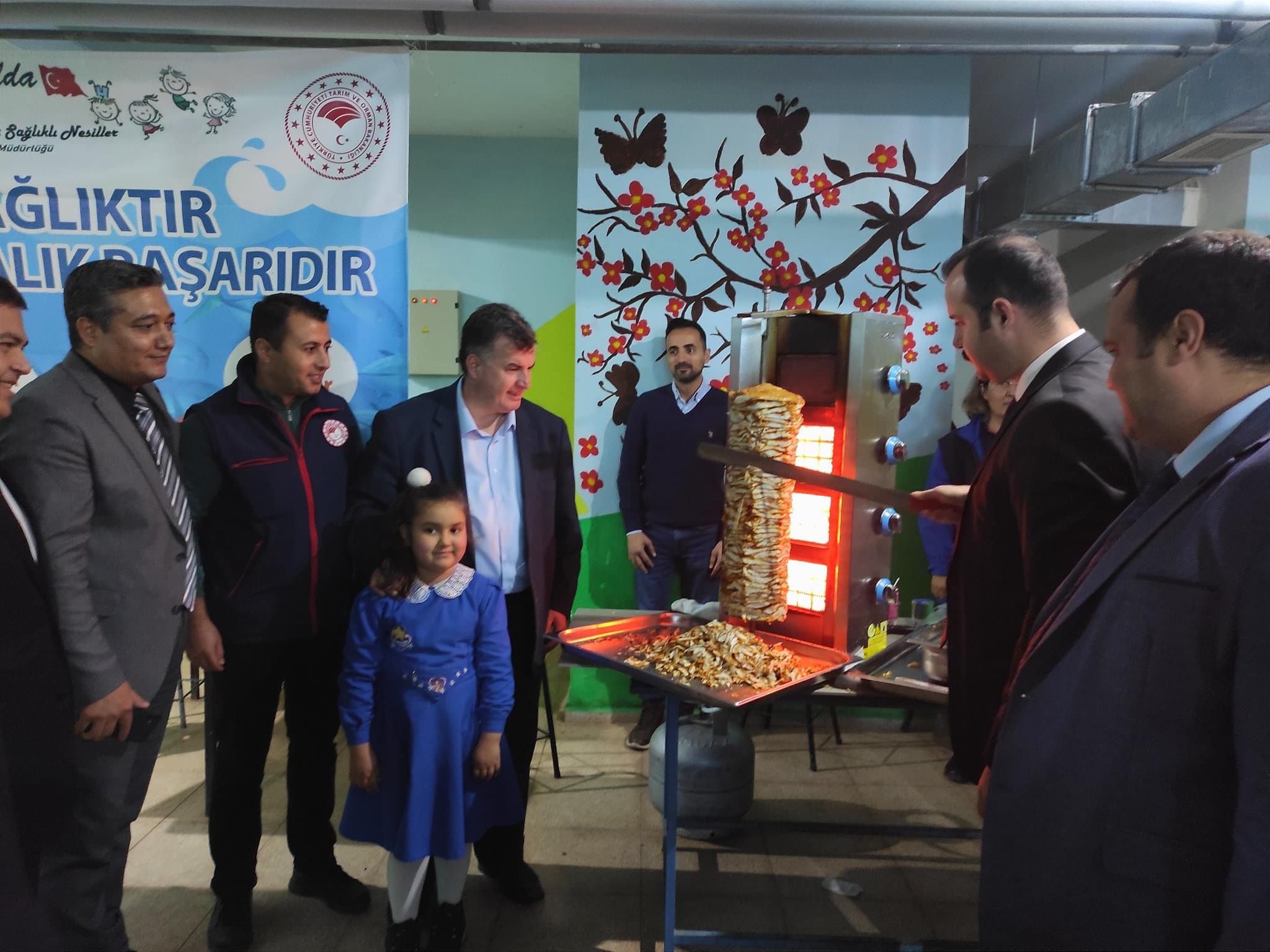 İzmir’in Kınık ilçesinde İlçe Tarım ve Orman Müdürlüğü tarafından çocuklara