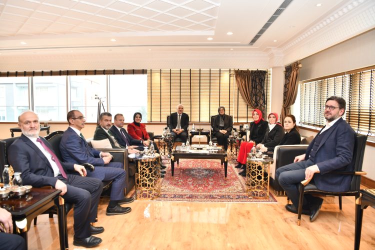 BAŞKAN ZORLUOĞLU SİVİL TOPLUM VE HALKLA İLİŞKİLER BAŞKANI UYGUR’U AĞIRLADI Trabzon Büyükşehir Belediye Başkanı Murat Zorluoğlu, AK Parti Genel Merkez