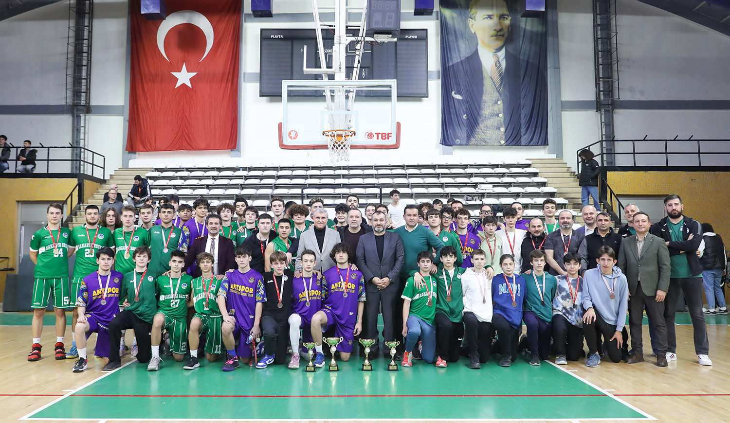 Büyükşehir basketbol takımı Sakarya U-18 Erkekler Liginde şampiyon oldu. Final