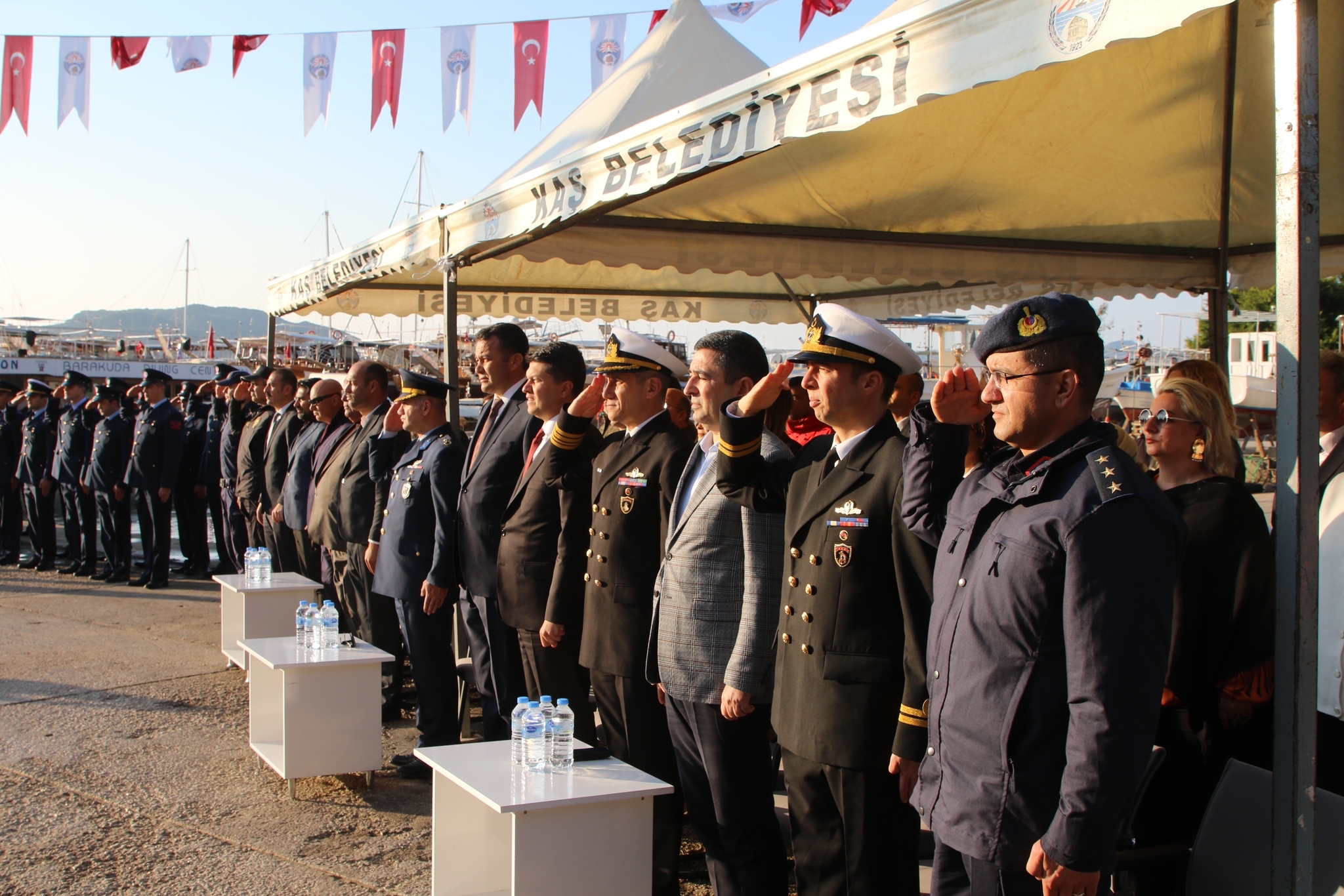 Topçu Yüzbaşı Mustafa Ertuğrul ve silah arkadaşları Kaş’ta etkinliklerle anıldı Antalya’nın Kaş ilçesinde Topçu Yüzbaşı Mustafa Ertuğrul Aker ve silah