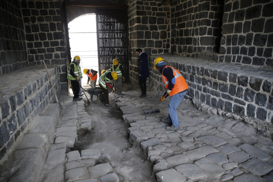 Diyarbakır Büyükşehir Belediyesince “Surlarda Diriliş” mottosuyla devam eden restorasyon çalışmaları