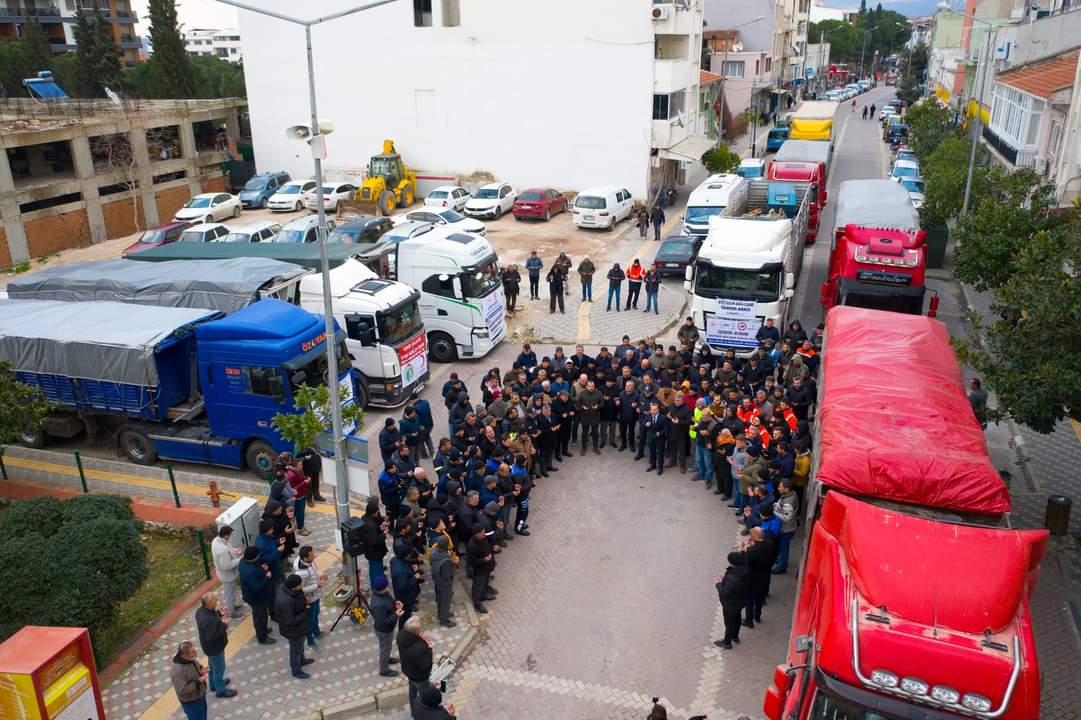 <strong>Kınık Tek Yürek Oldu, Yardımlar Yola Çıktı</strong> Merkez üssü Kahramanmaraş’ın Pazarcık ilçesi olan 7,7 ve 7,6 şiddetindeki