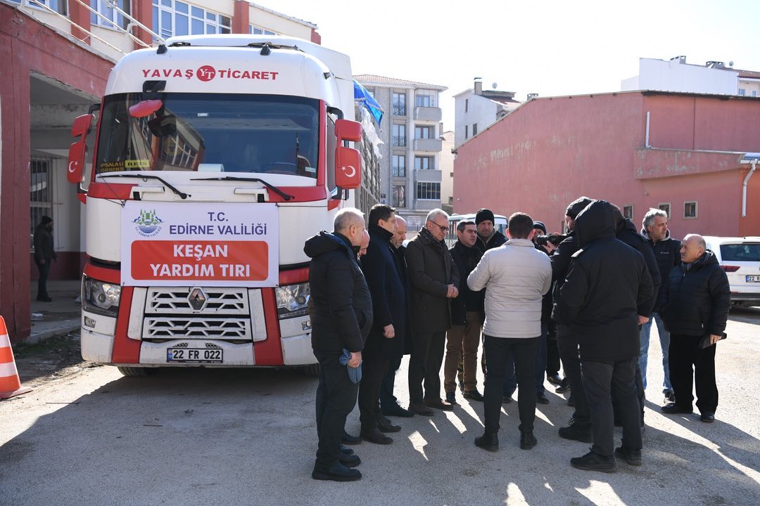 Keşan’dan ilk yardım TIR’ları deprem bölgesine doğru yola çıktı Merkez