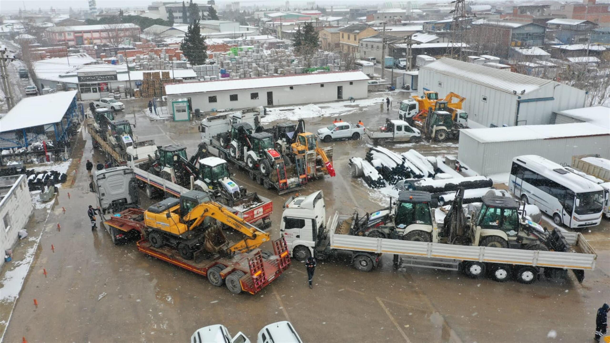 Balıkesir Büyükşehir Belediyesi deprem bölgesi için tüm gücüyle seferber oldu.