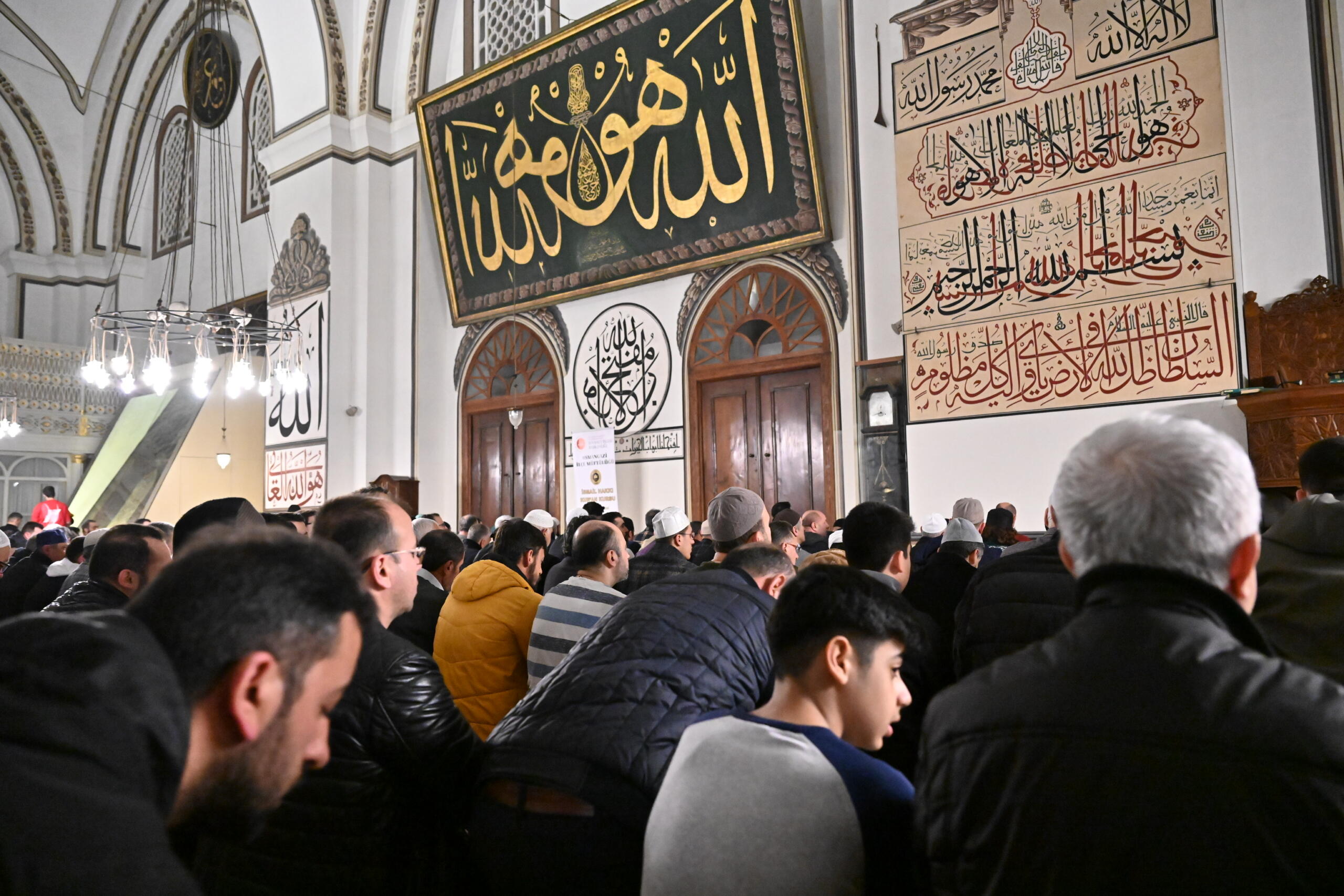  Bursa Büyükşehir Belediye Başkanı Alinur Aktaş, Ramazan’ın ilk teravih namazını