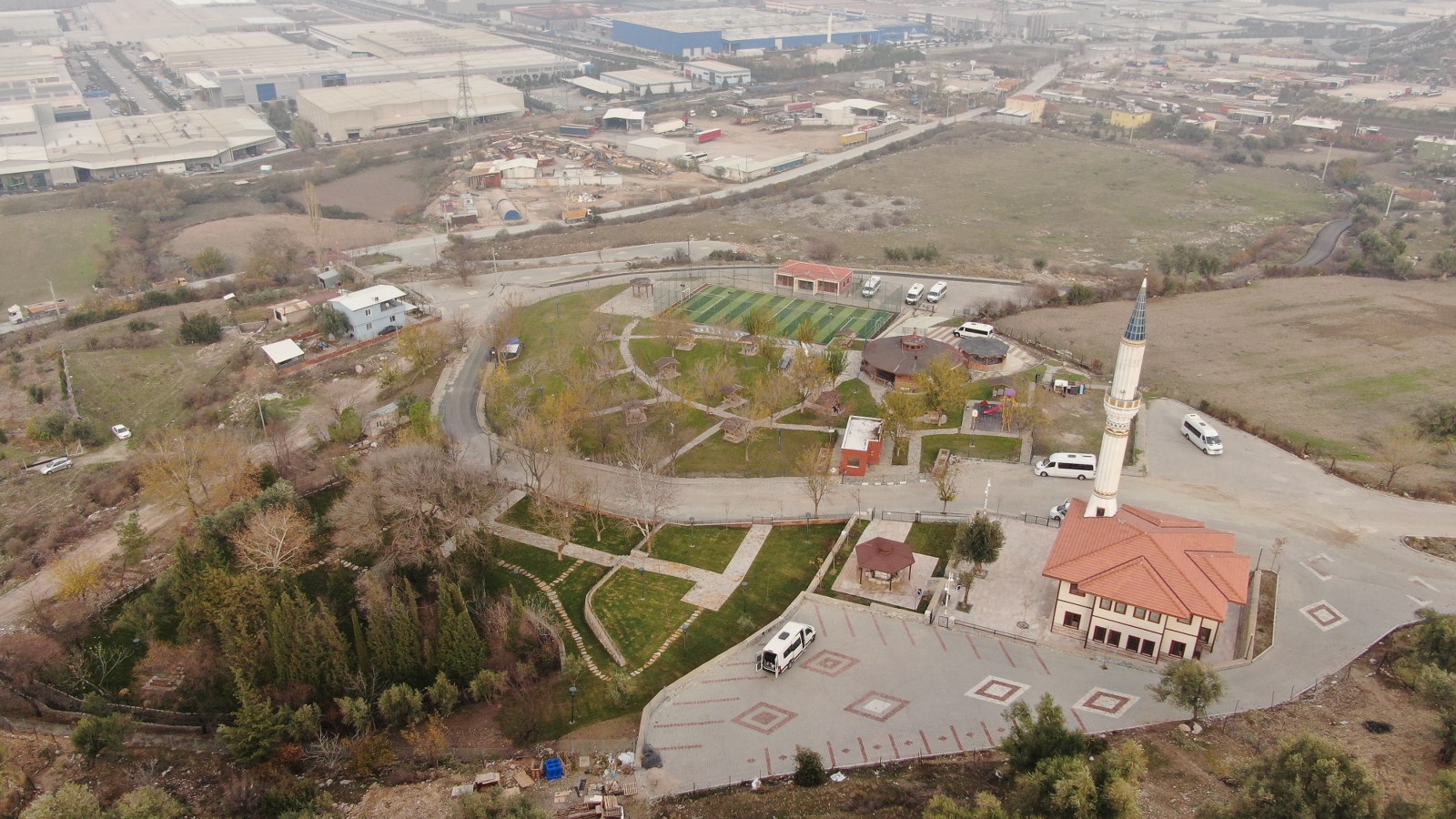 Yunusemre Belediyesi’nin Çapaçarık Türbesi ve çevresinde başlattığı restorasyon ve çevre