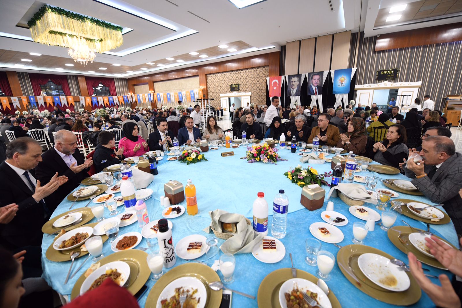 Altıeylül Belediyesi Ramazan ayı içerisinde personel iftarı düzenleyerek moral depoladı.