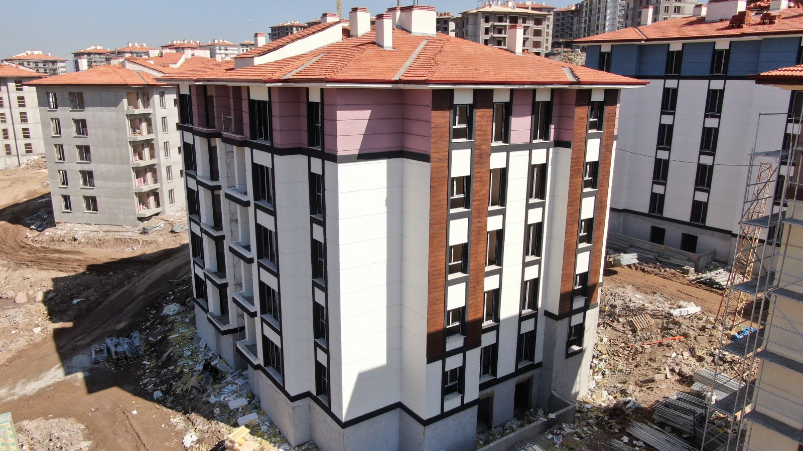 Yunusemre Belediyesi’nin, TOKİ ortaklığıyla yürüttüğü dev konut hamlesi 5500Konutluk Akgedik