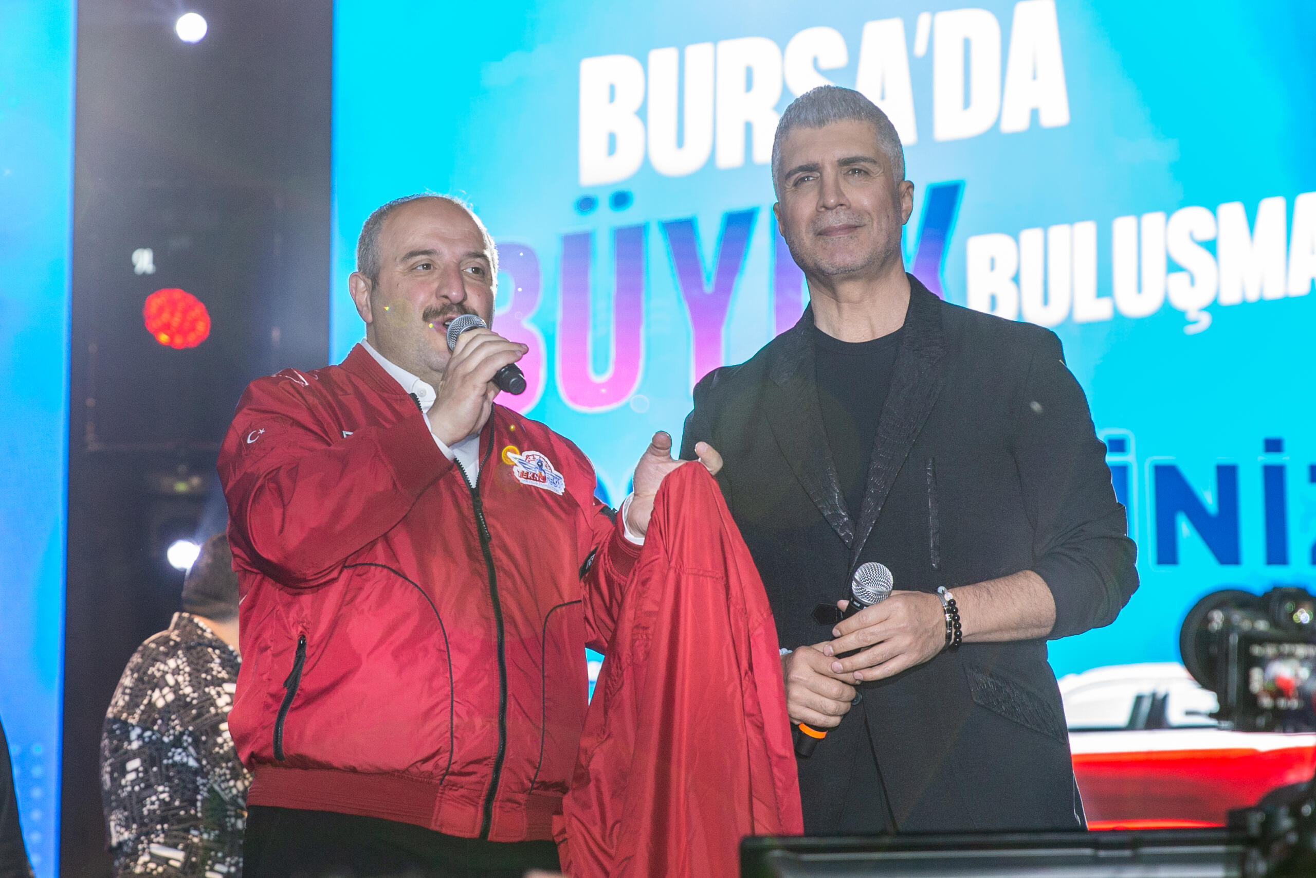 Bursa Büyükşehir Belediyesi tarafından düzenlenen ‘Büyük Buluşma’da Derya Uluğ ve