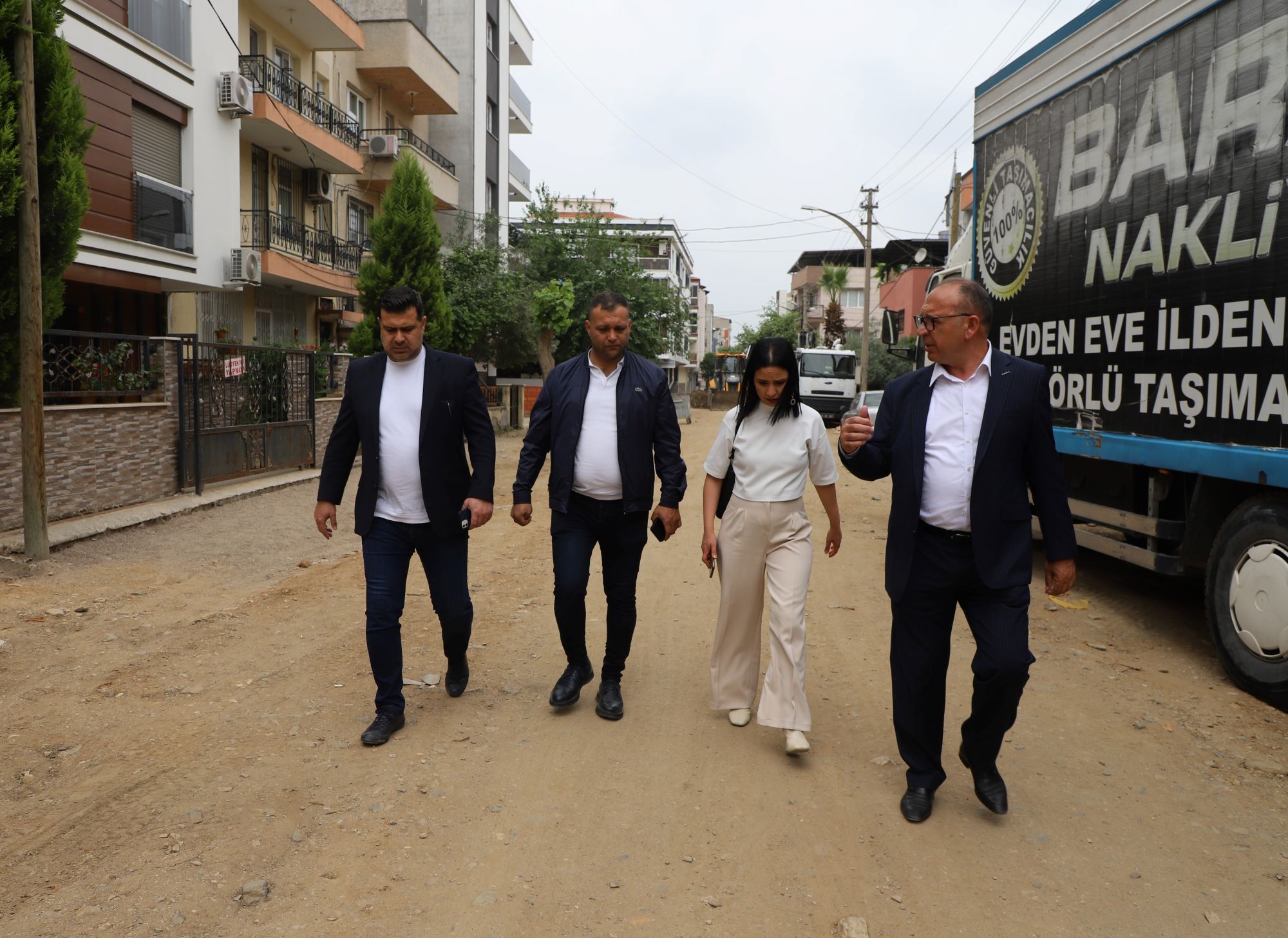 Turgutlu Belediye Başkanı Çetin Akın yeni haftaya sahada başladı. İlk
