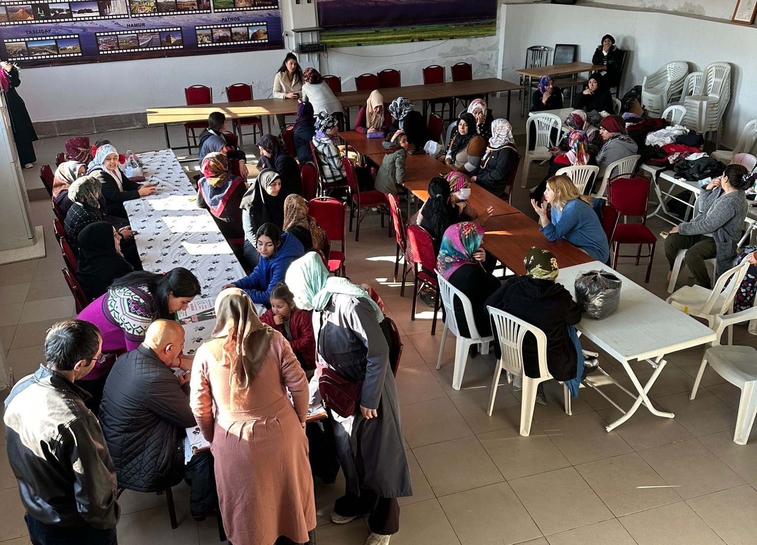 Narlıdere Belediyesi, ihtiyaç sahibi ailelerin öğrencilere beslenme desteği sağlamaya devam ediyor.